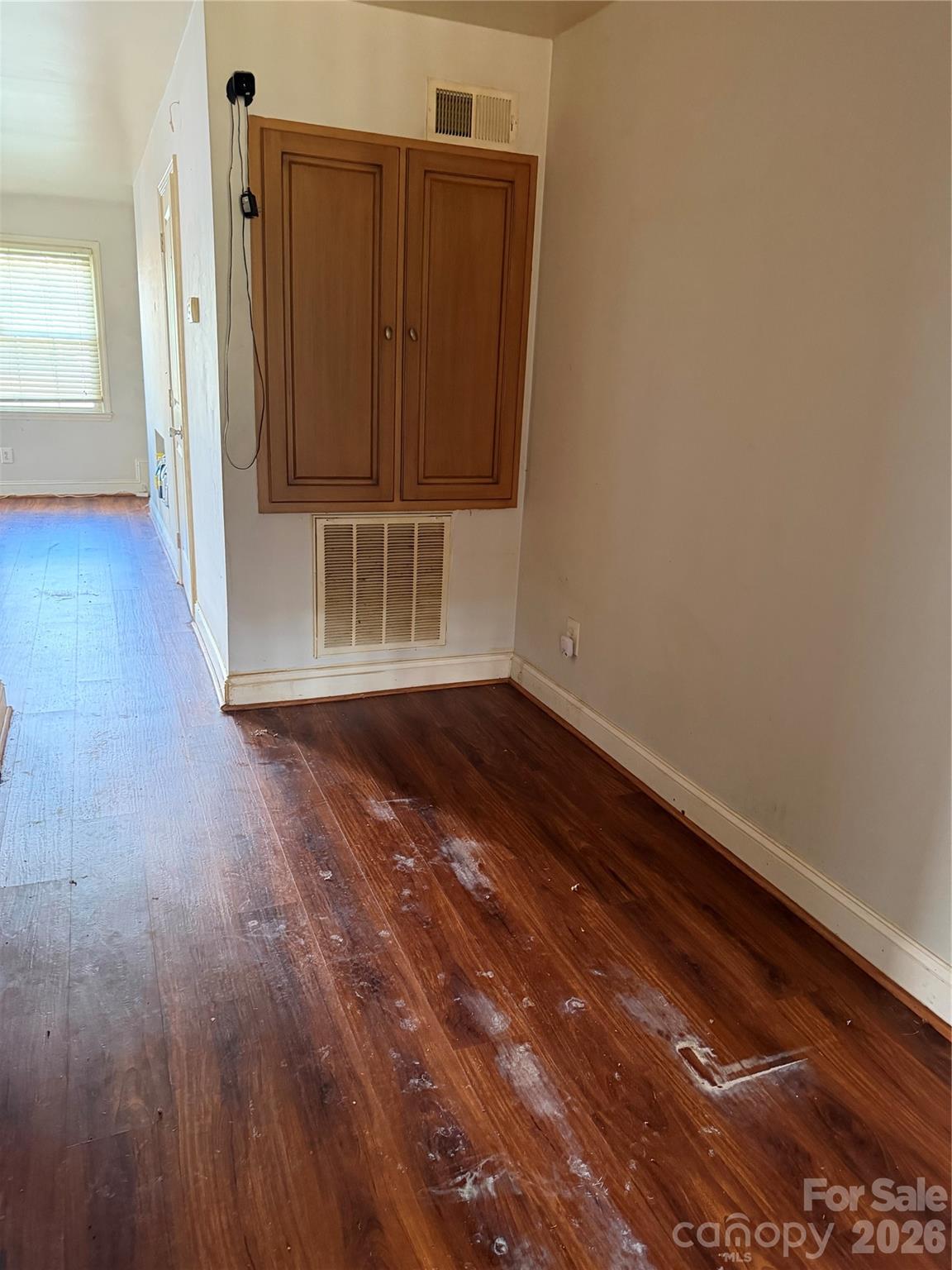 155 NW 17th Street NW #F1 — Hickory