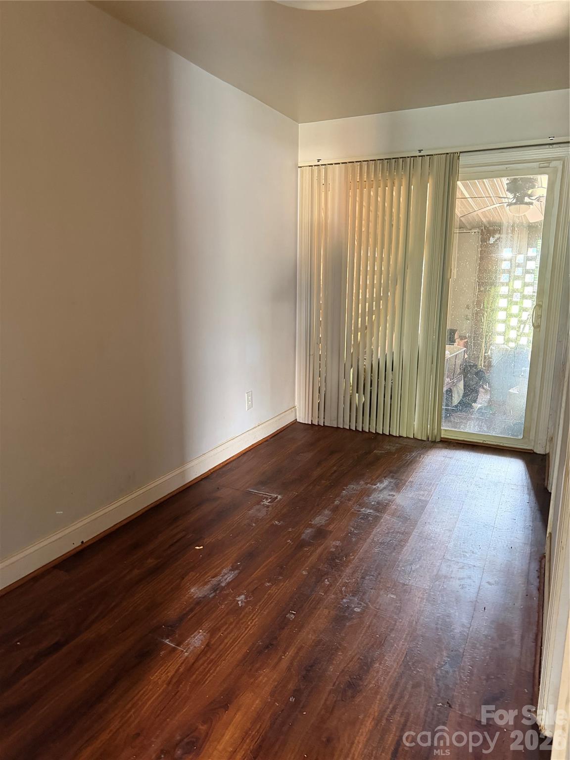 155 NW 17th Street NW #F1 — Hickory