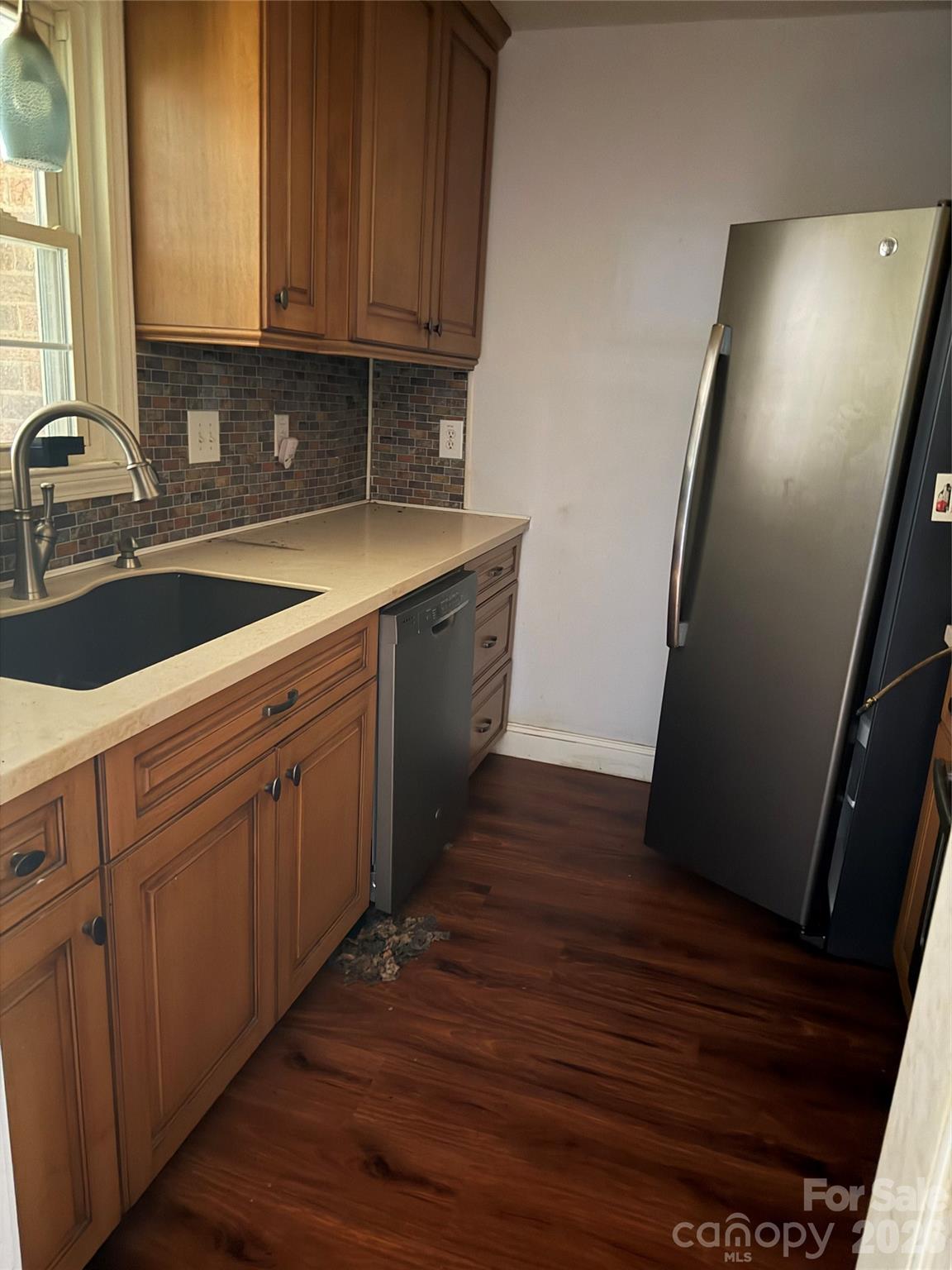 155 NW 17th Street NW #F1 — Hickory