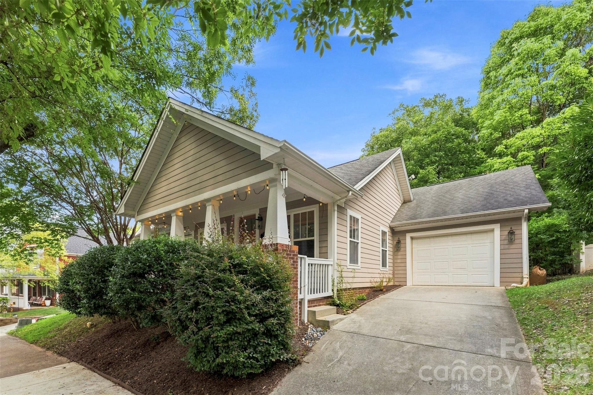 14100 Garden District Row — Huntersville