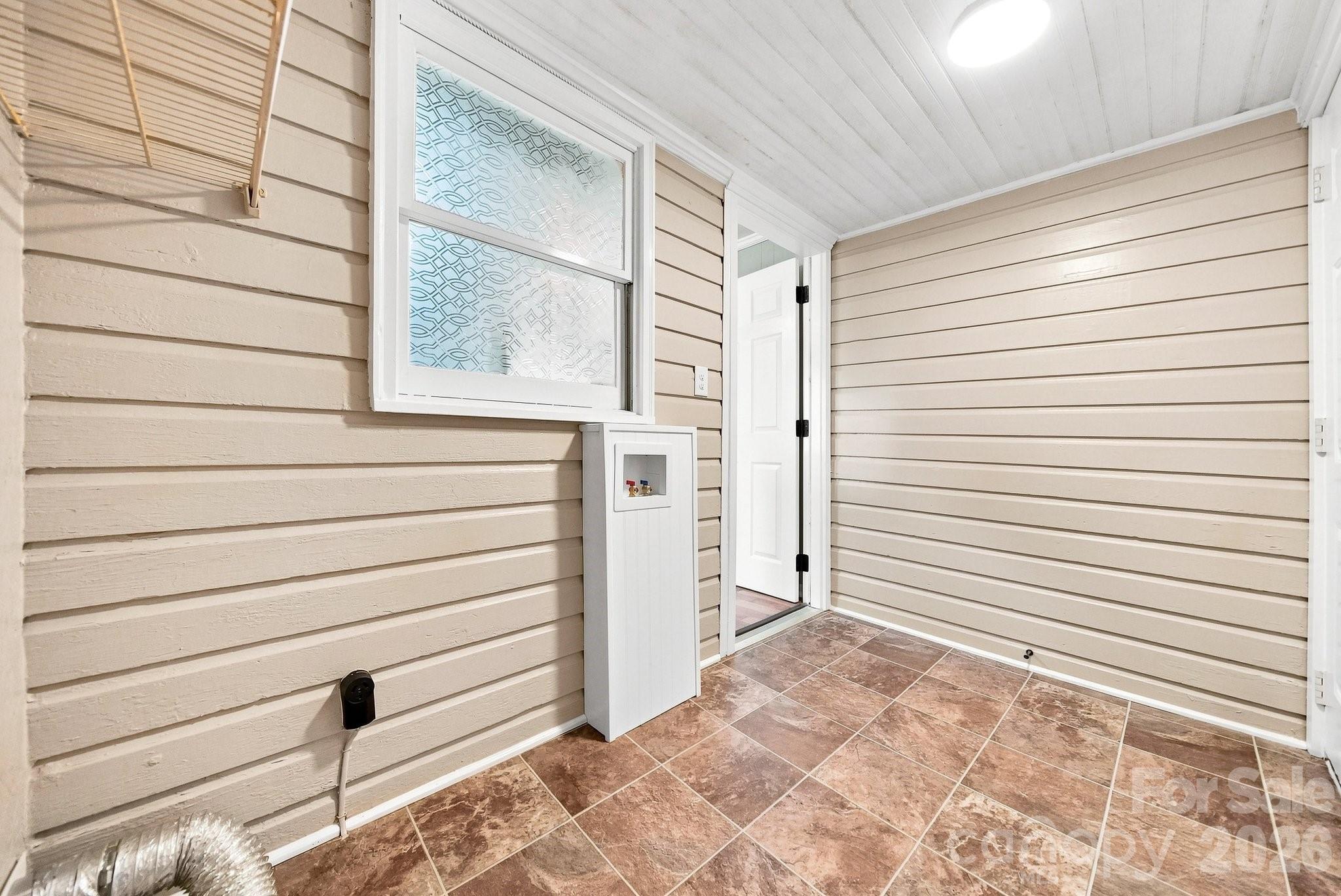 8 Crescent Street — Granite Falls