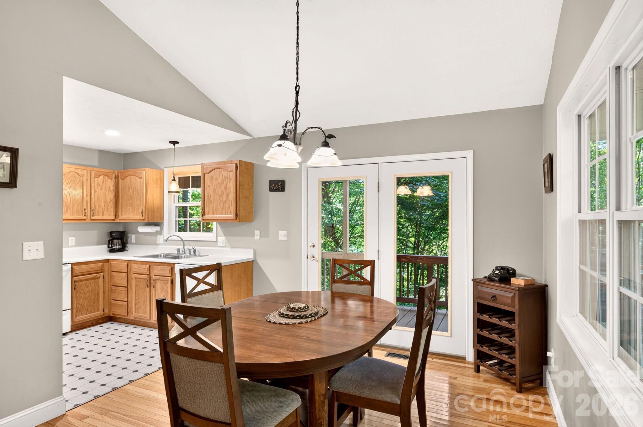 336 Hidden Creek Lane — Burnsville
