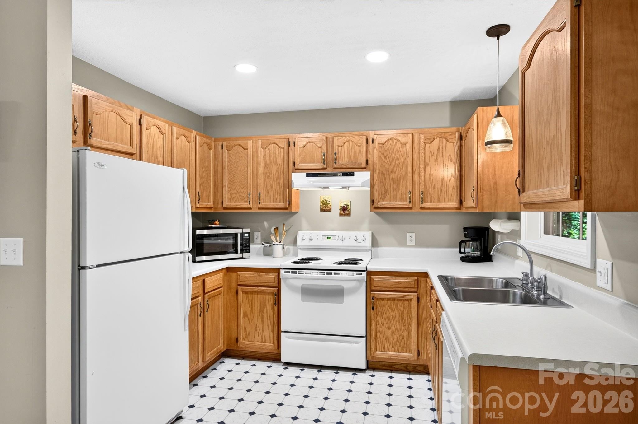 336 Hidden Creek Lane — Burnsville