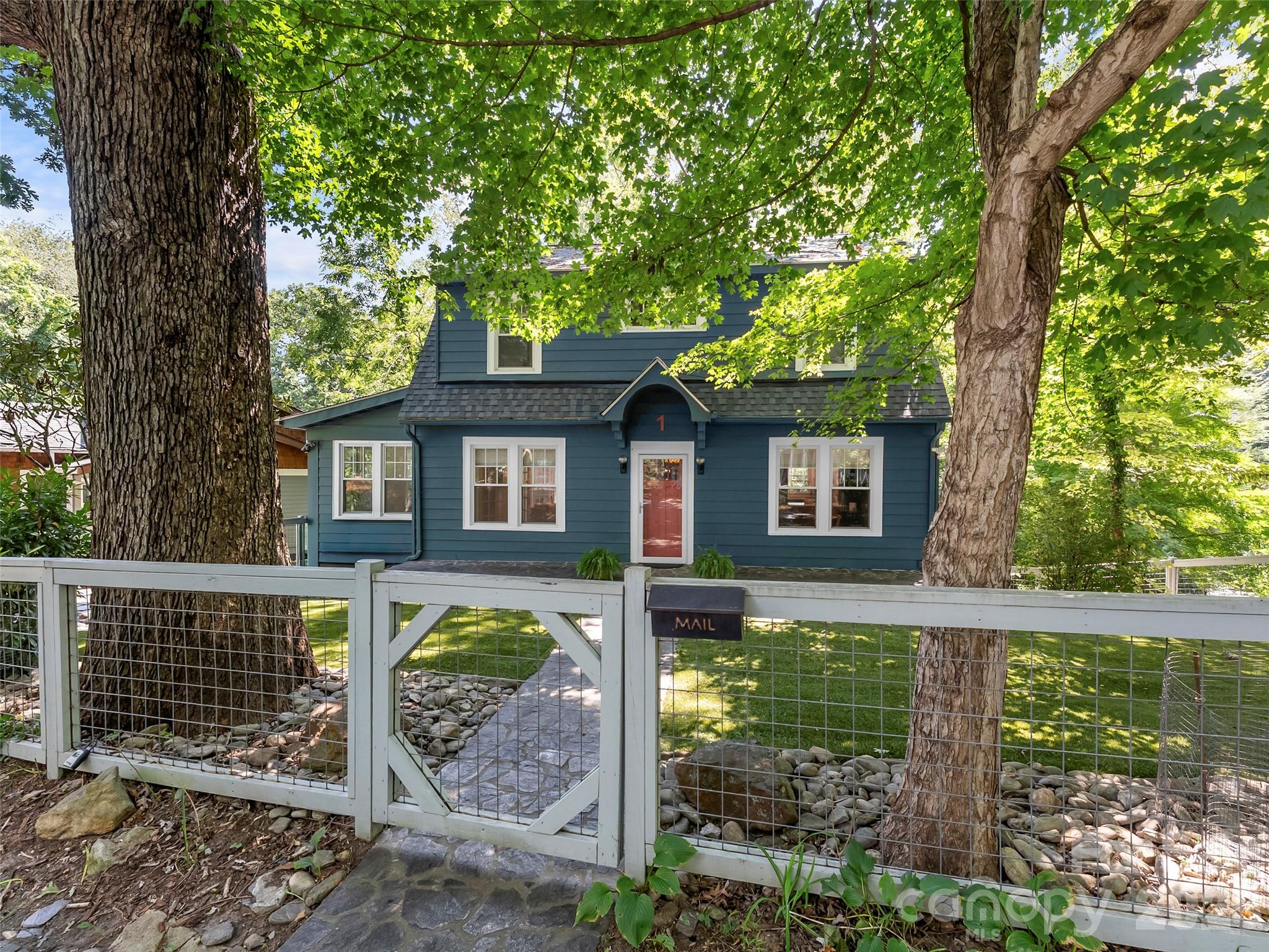 1 Kenilworth Road — Asheville