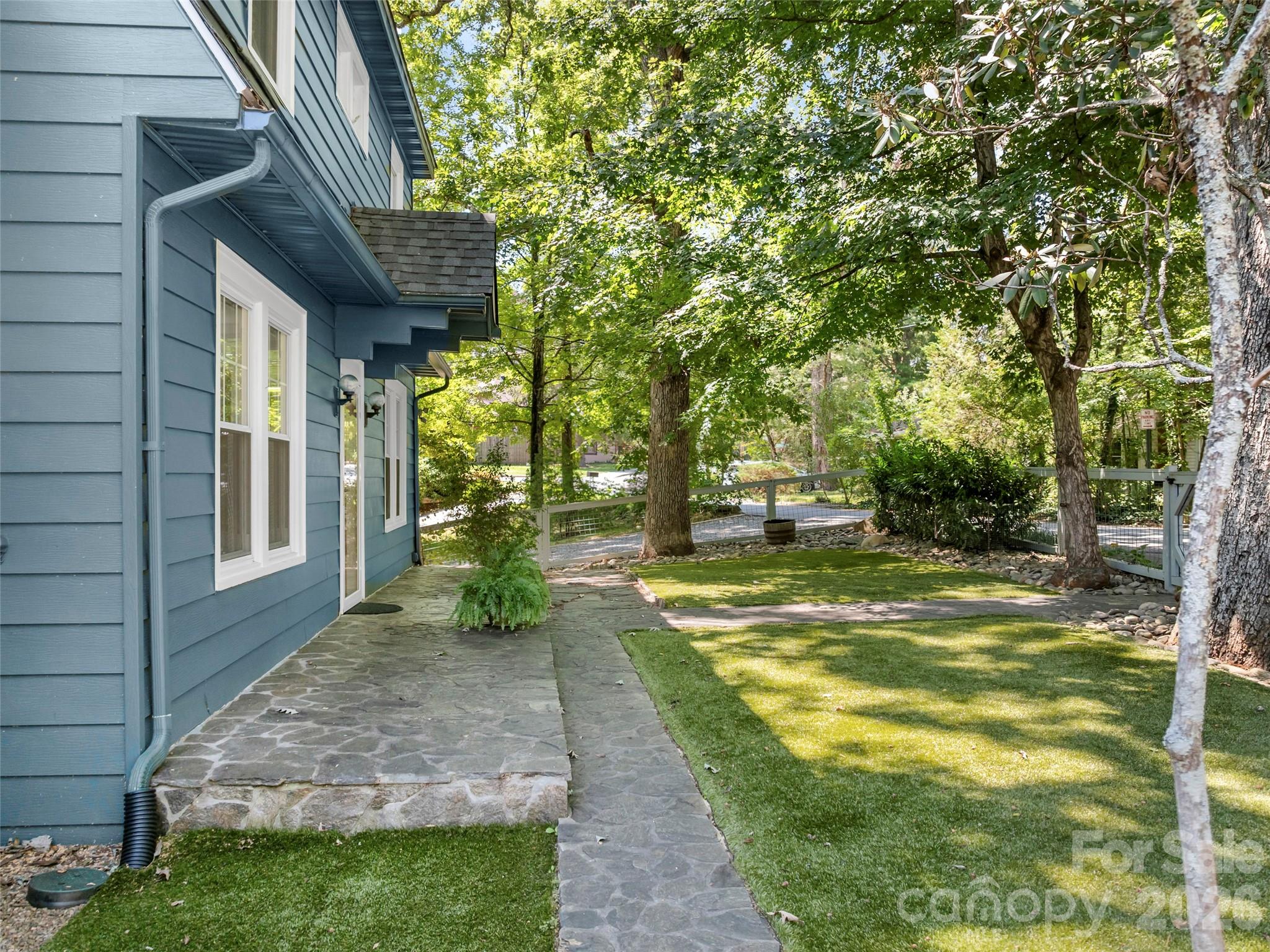1 Kenilworth Road — Asheville