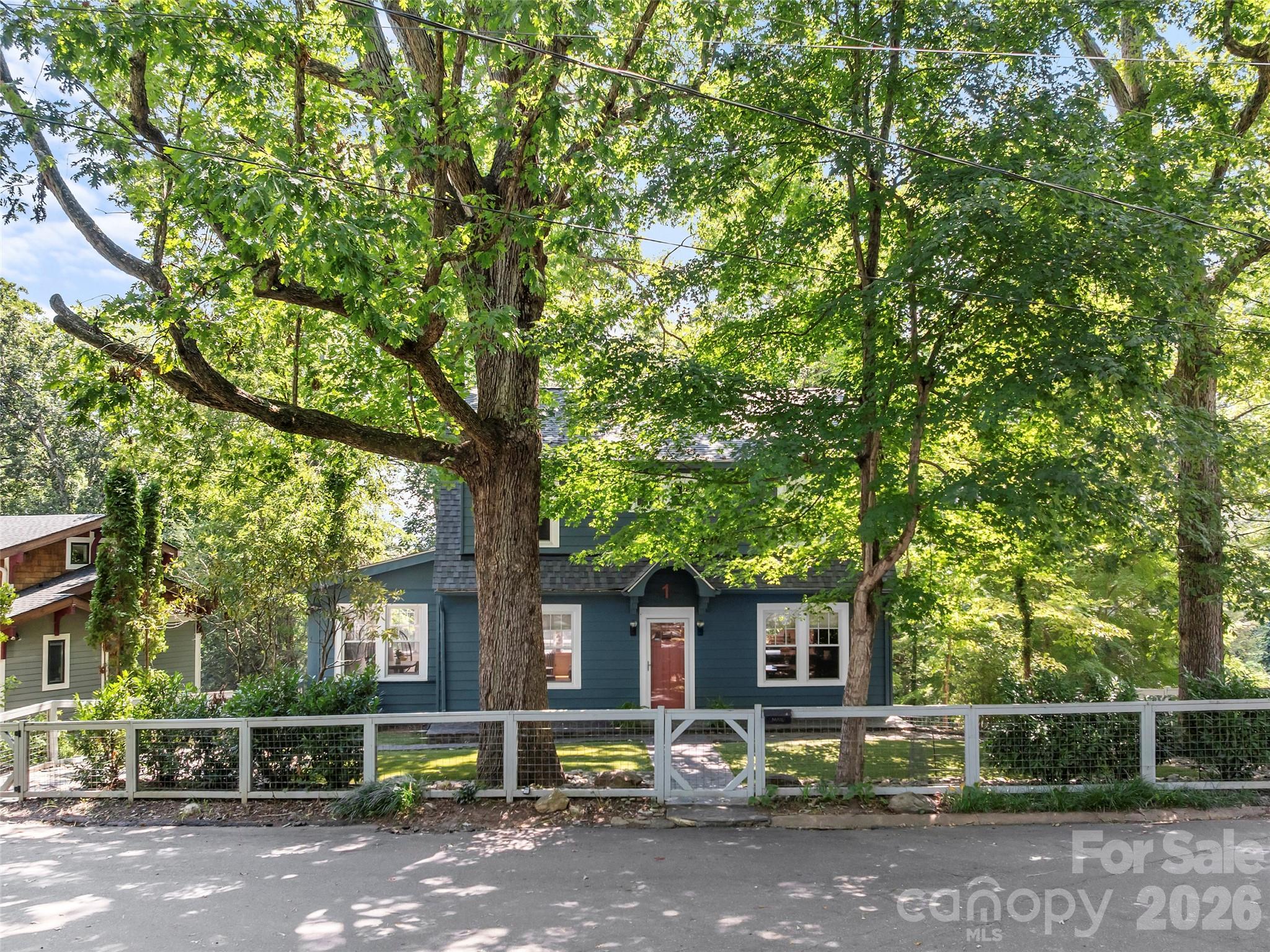 1 Kenilworth Road — Asheville