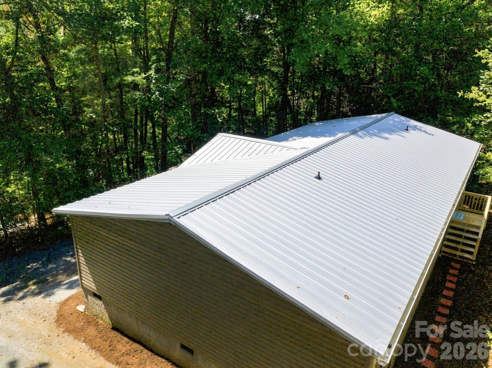 190 Pinewood Knoll Drive — Hendersonville