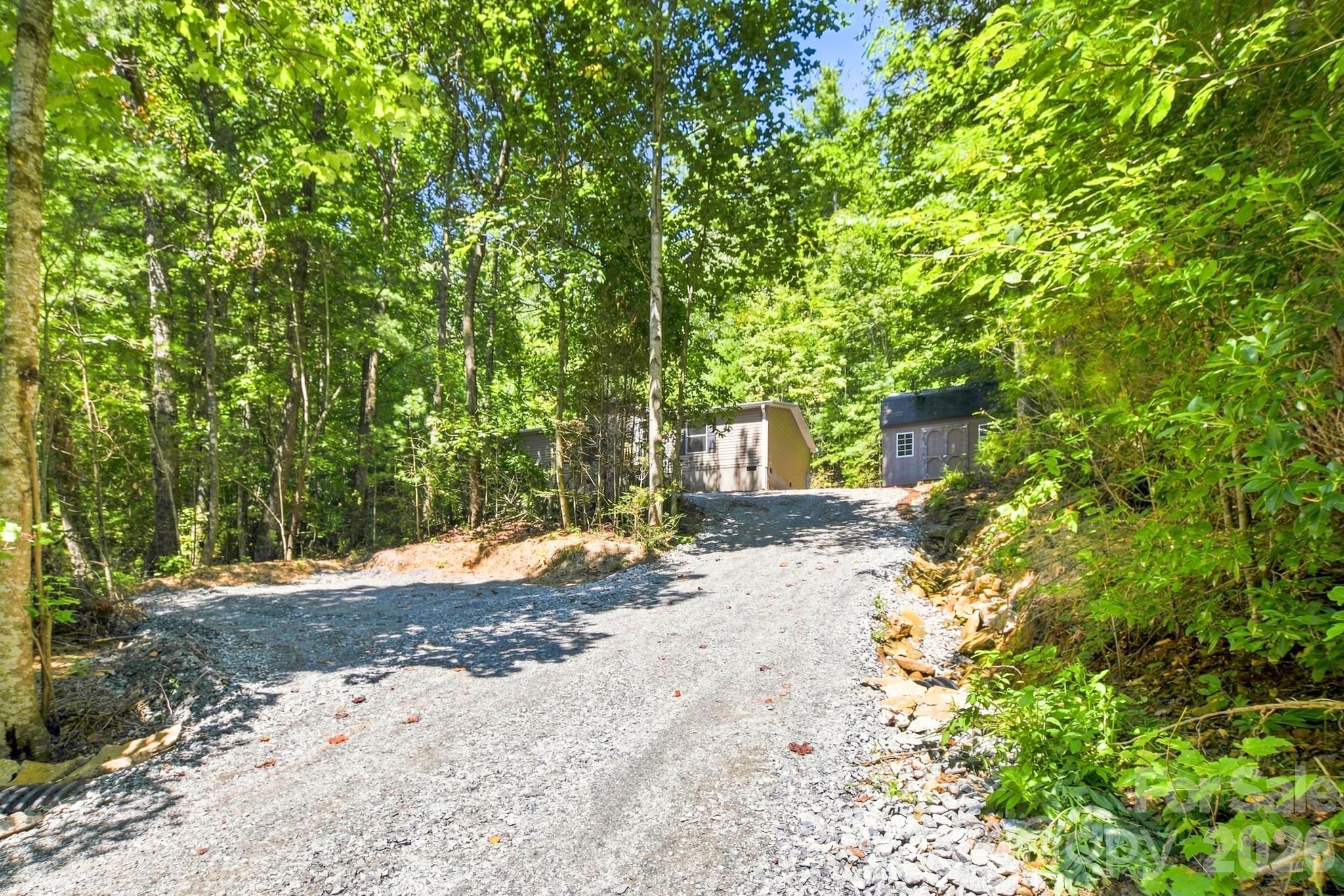 190 Pinewood Knoll Drive — Hendersonville
