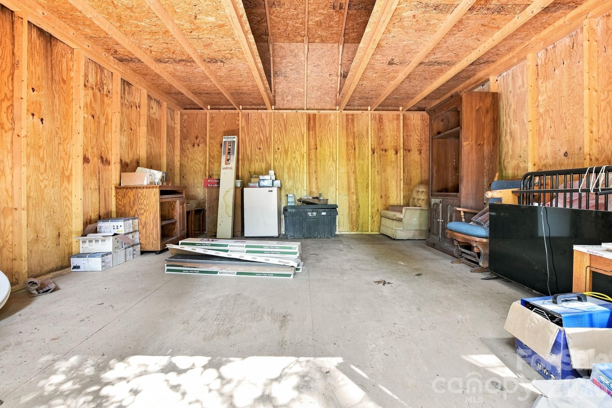 190 Pinewood Knoll Drive — Hendersonville