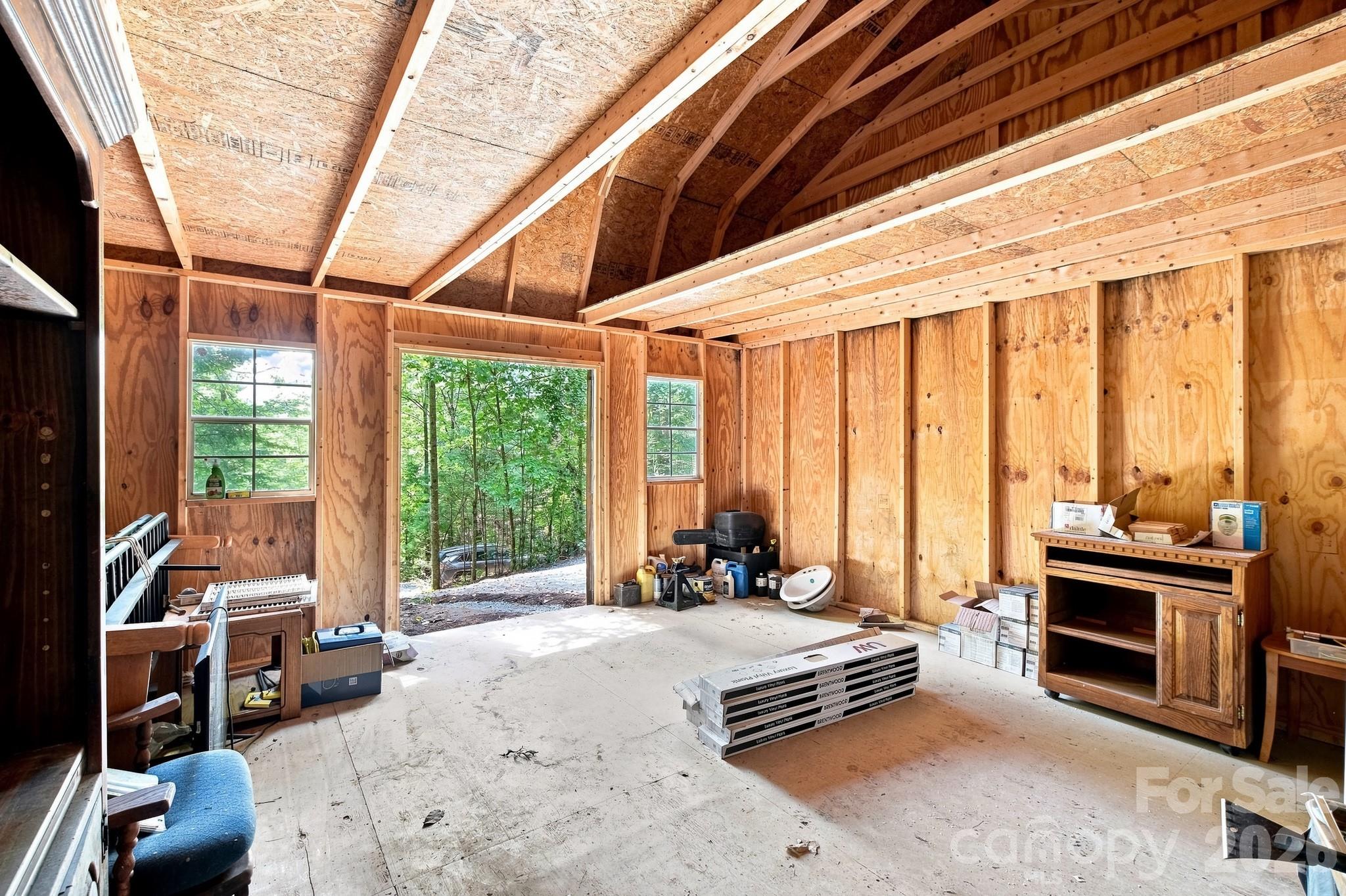 190 Pinewood Knoll Drive — Hendersonville