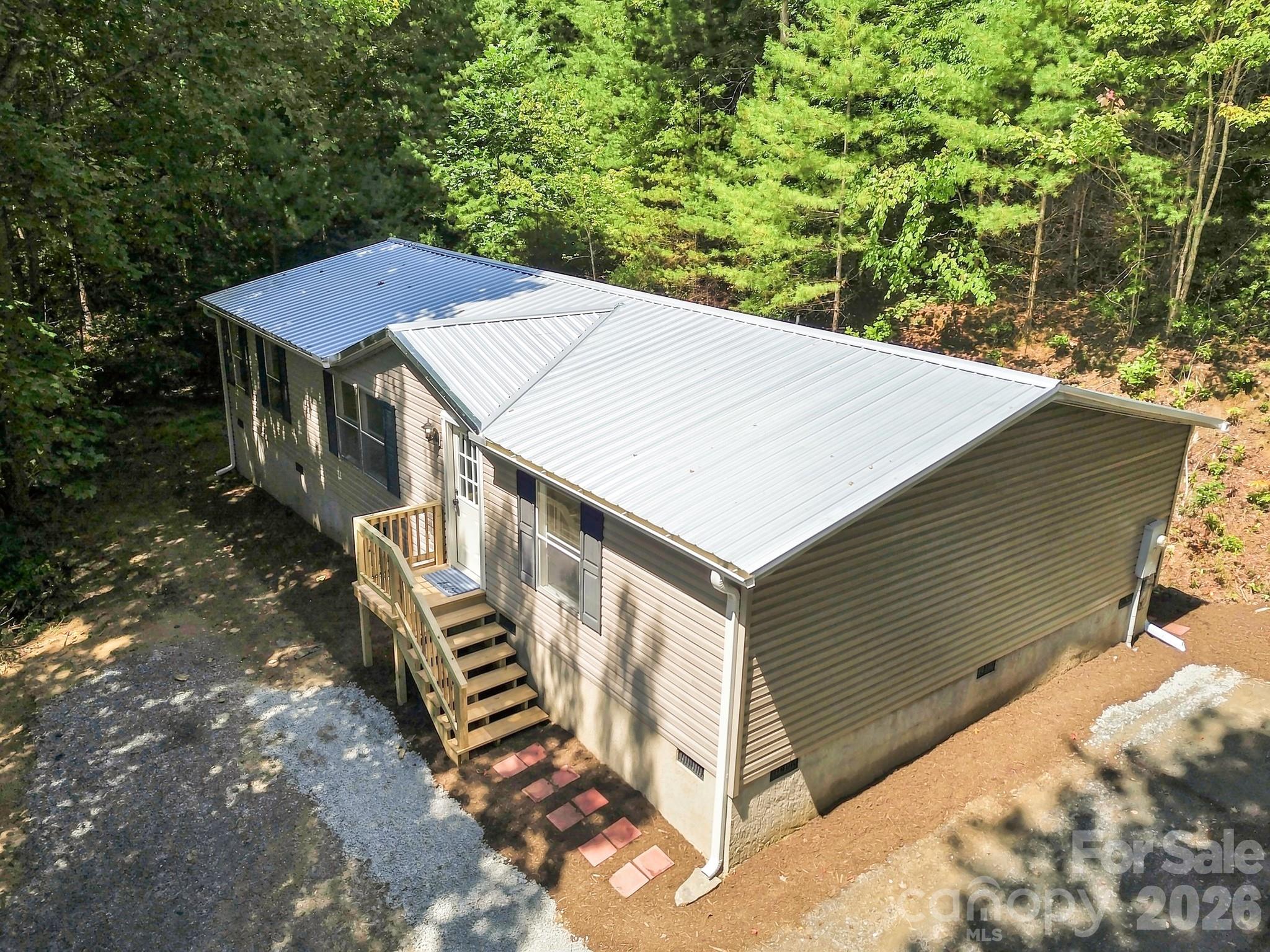 190 Pinewood Knoll Drive — Hendersonville
