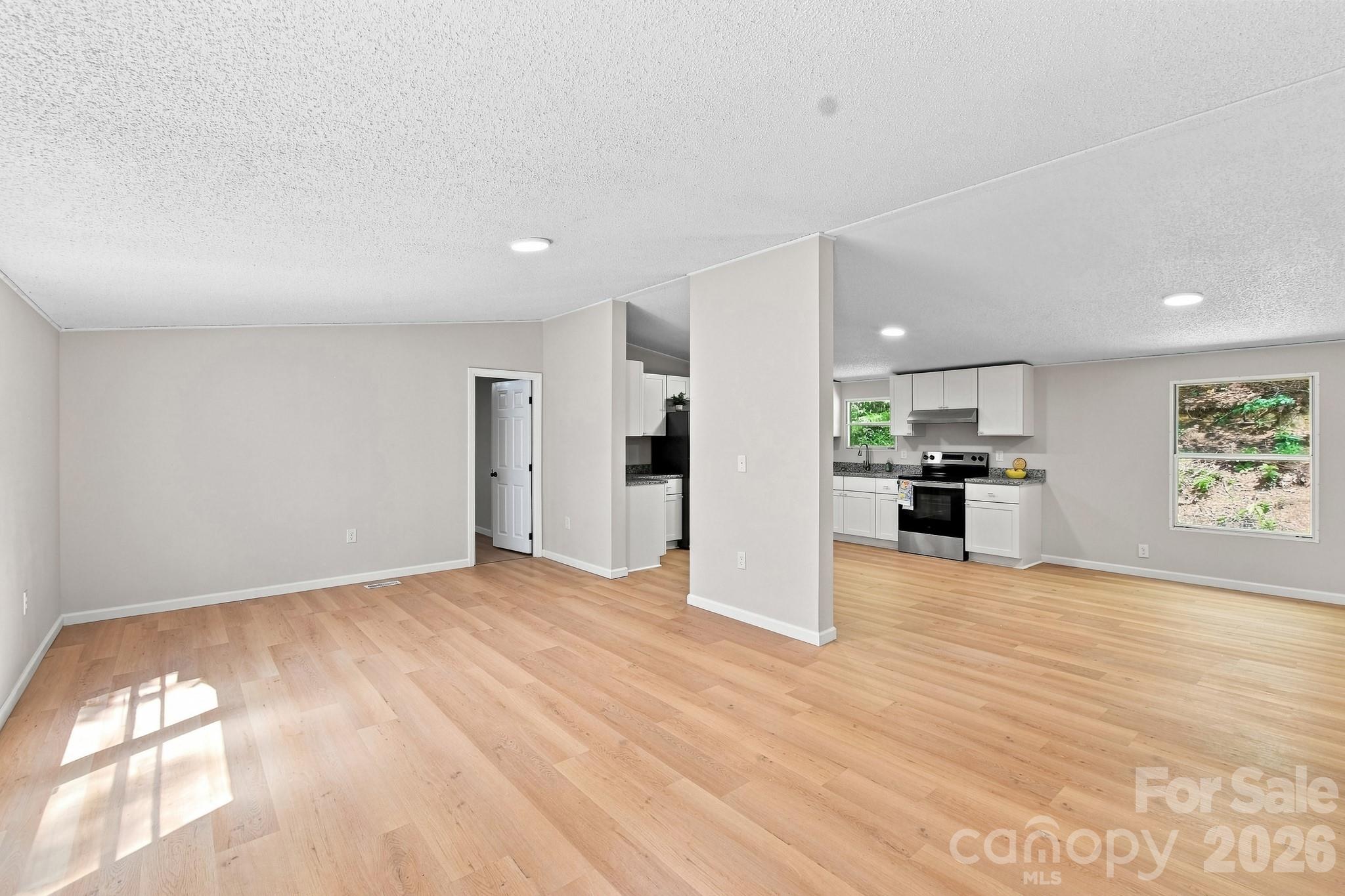 190 Pinewood Knoll Drive — Hendersonville