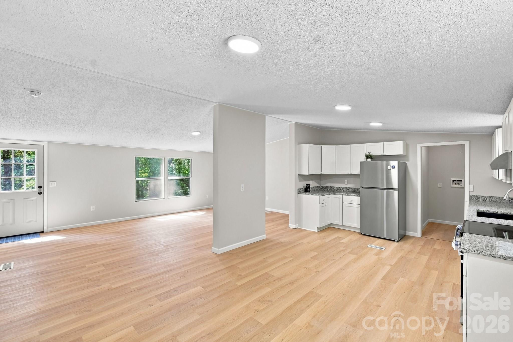190 Pinewood Knoll Drive — Hendersonville