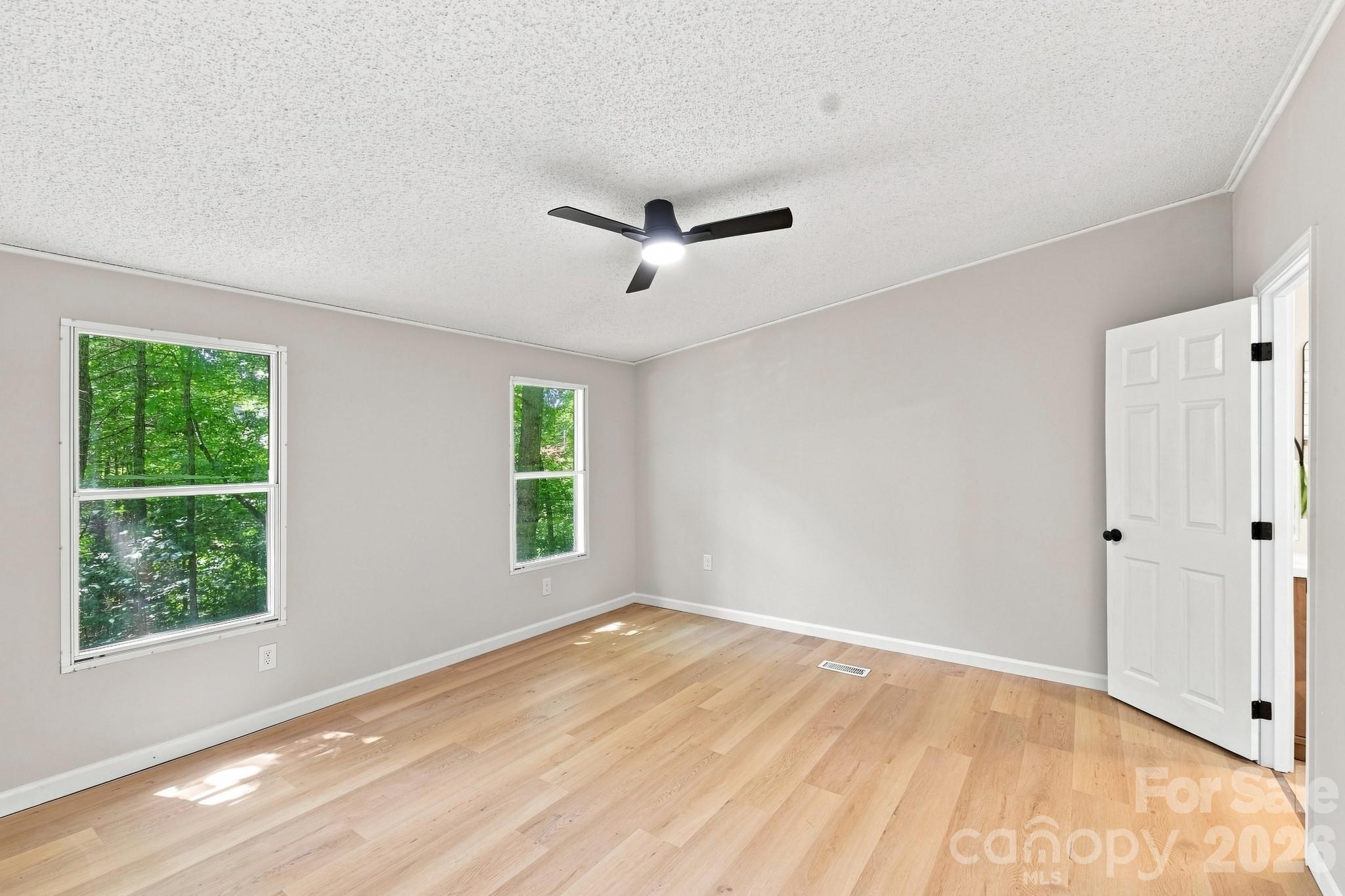 190 Pinewood Knoll Drive — Hendersonville