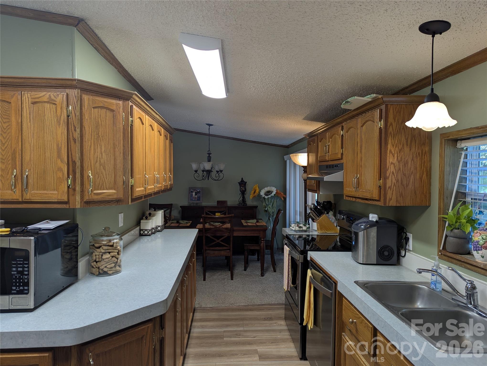 6846 Potter Road — Matthews