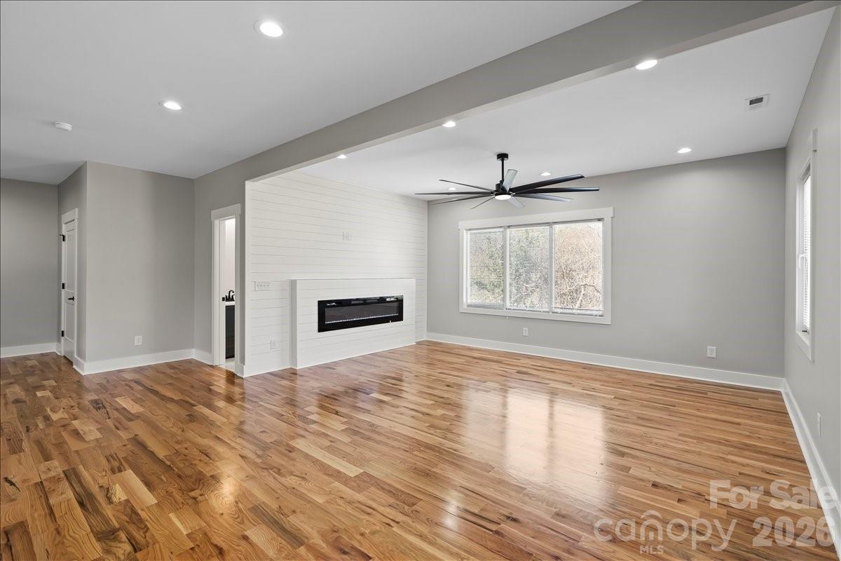 543 30th Avenue NW — Hickory