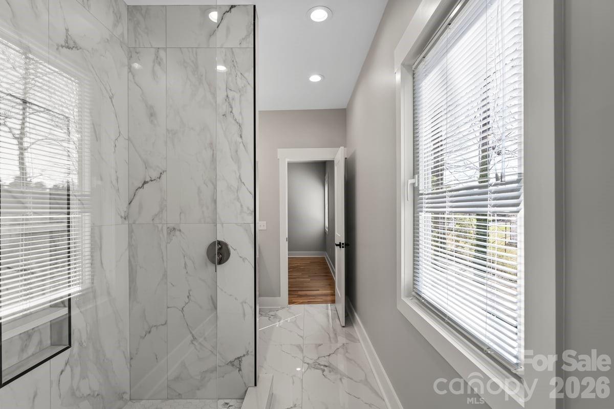 543 30th Avenue NW — Hickory