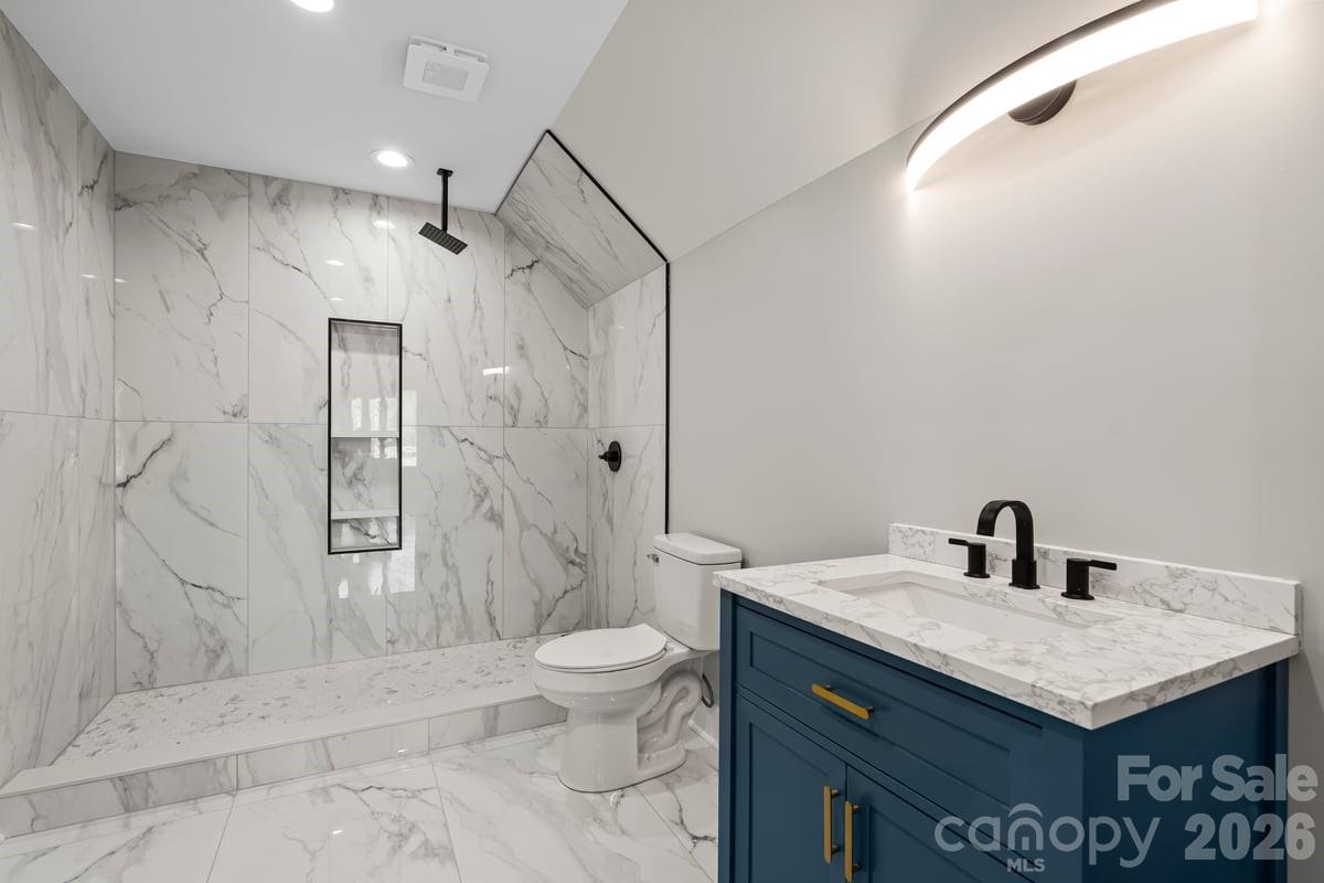 543 30th Avenue NW — Hickory