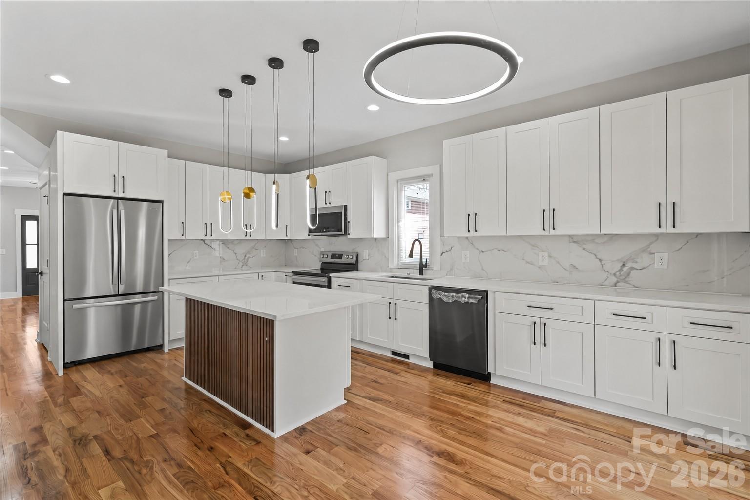 543 30th Avenue NW — Hickory
