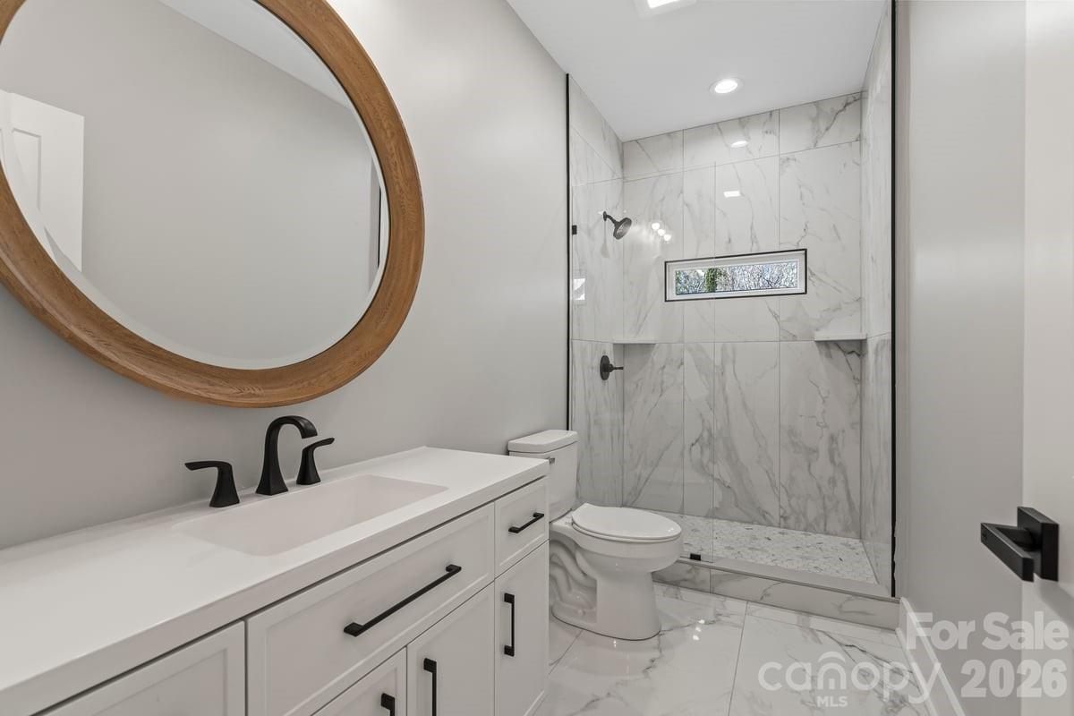 543 30th Avenue NW — Hickory