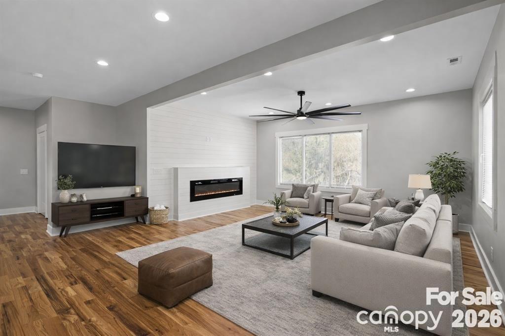 543 30th Avenue NW — Hickory