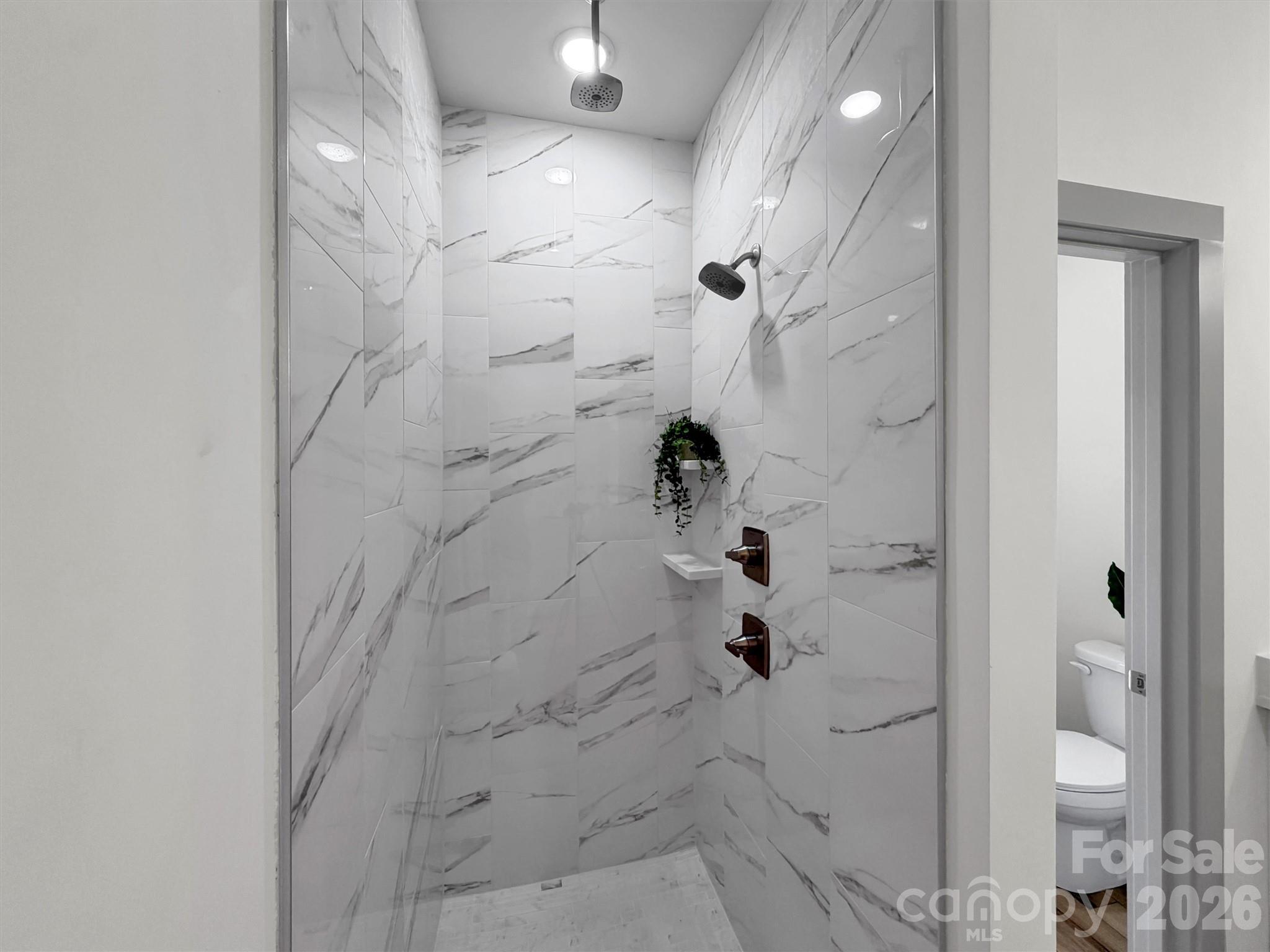 185 Kadire Drive — Waynesville