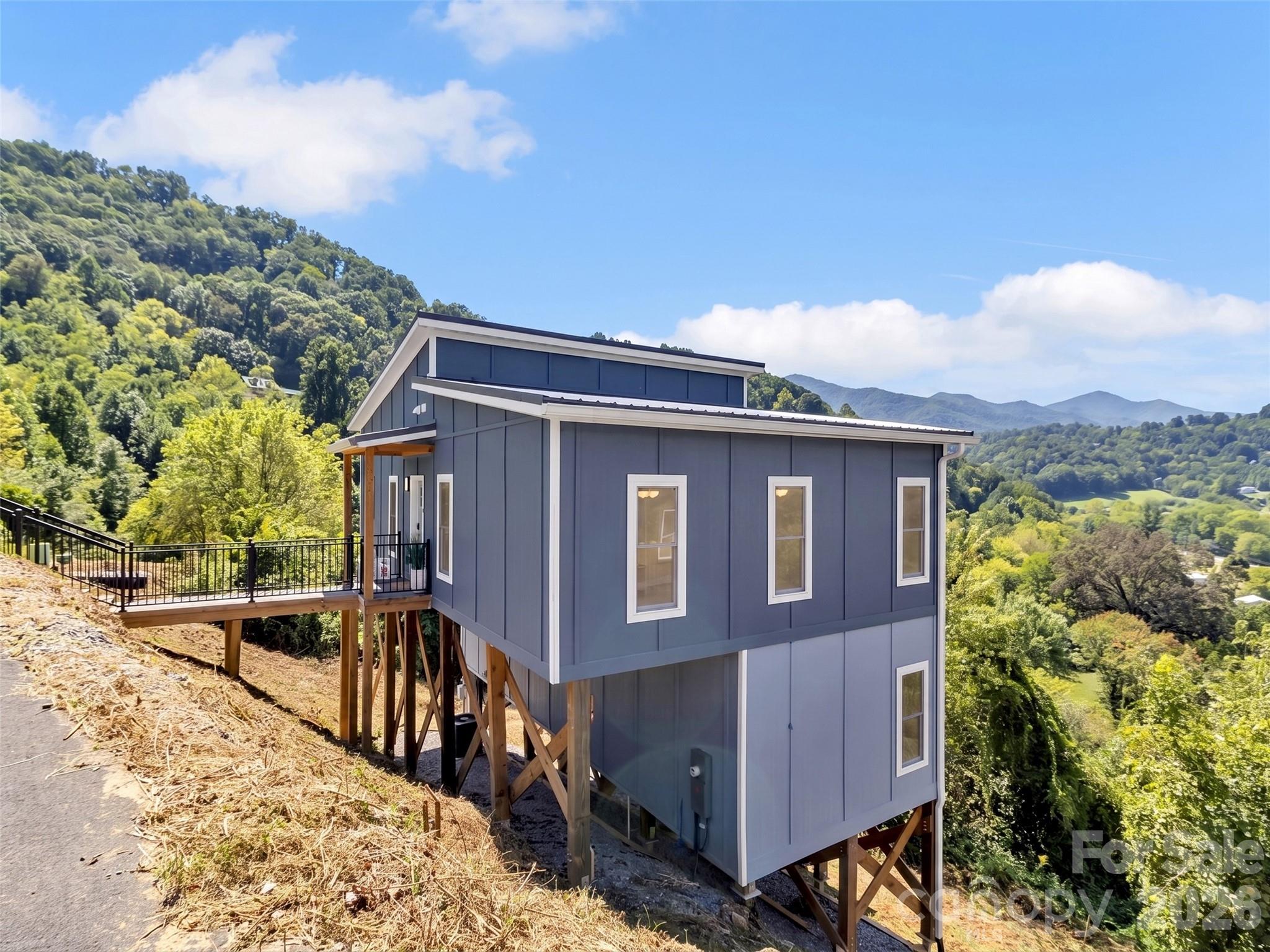 185 Kadire Drive — Waynesville