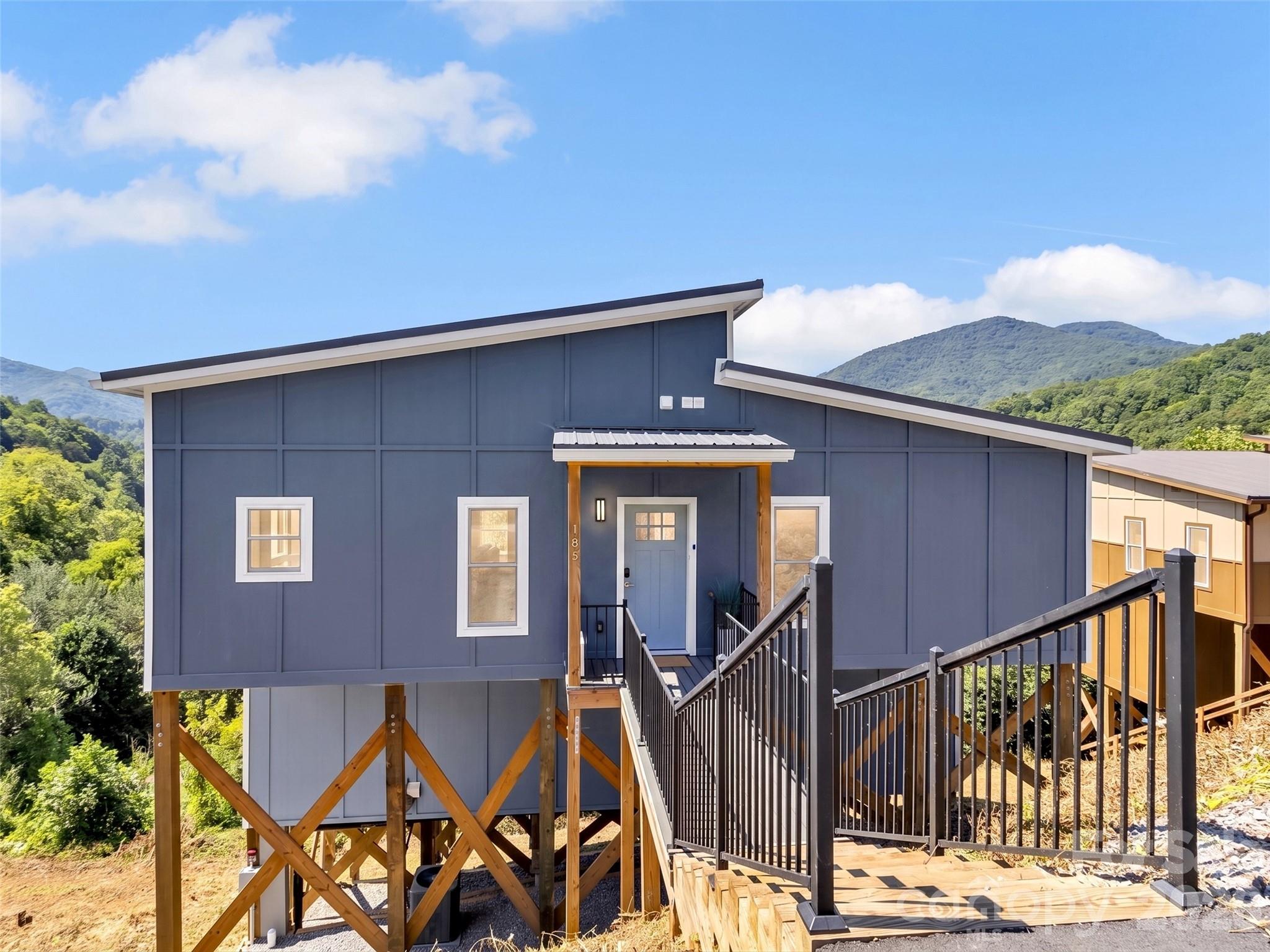 185 Kadire Drive — Waynesville