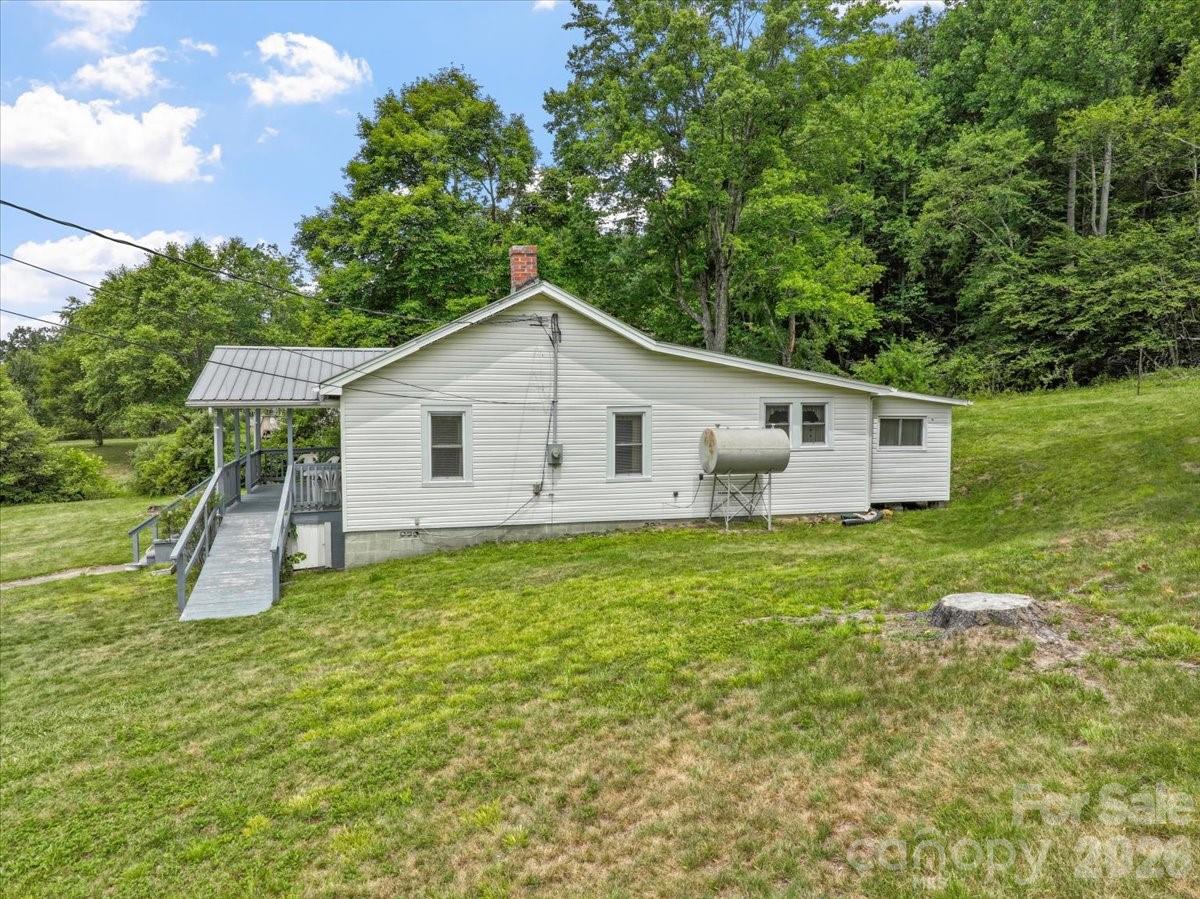 659 Newdale Church Road — Burnsville