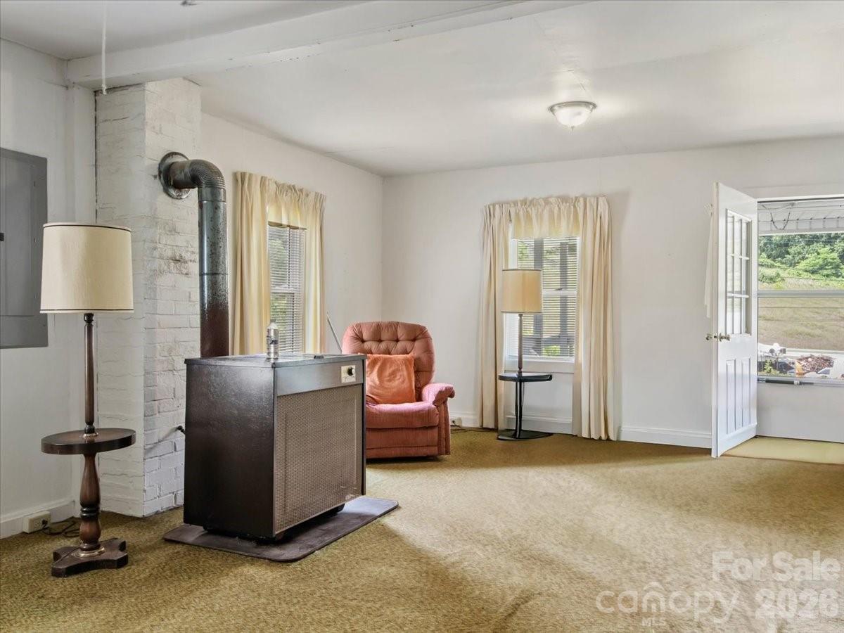 659 Newdale Church Road — Burnsville