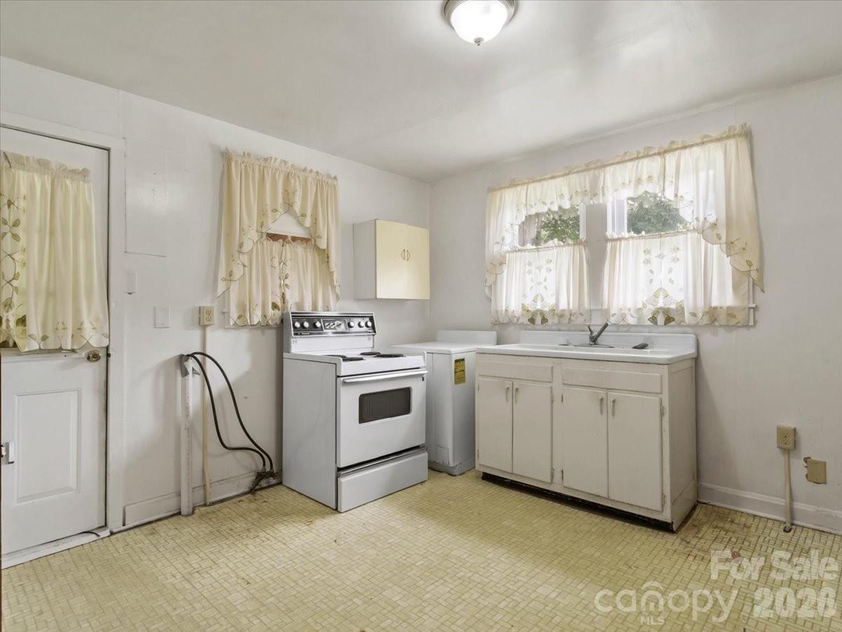 659 Newdale Church Road — Burnsville