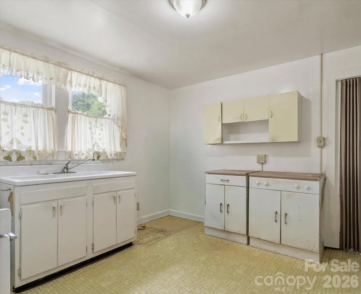 659 Newdale Church Road — Burnsville