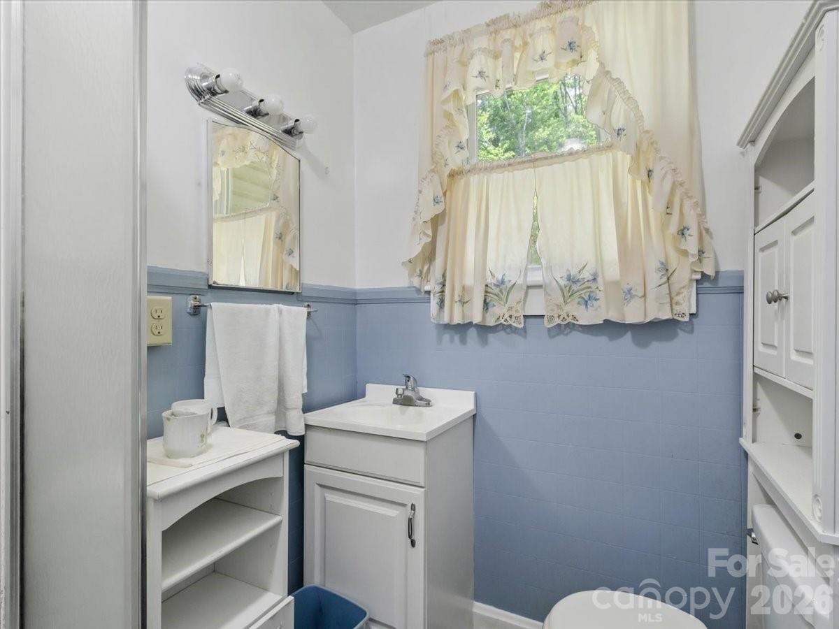 659 Newdale Church Road — Burnsville