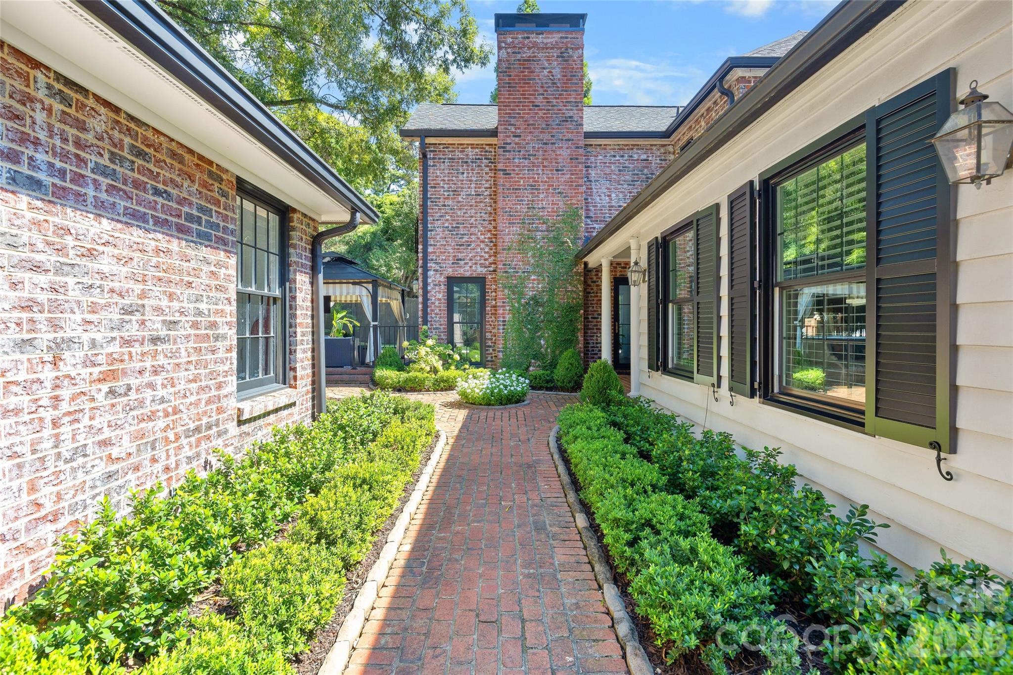1838 S Wendover Road — Charlotte
