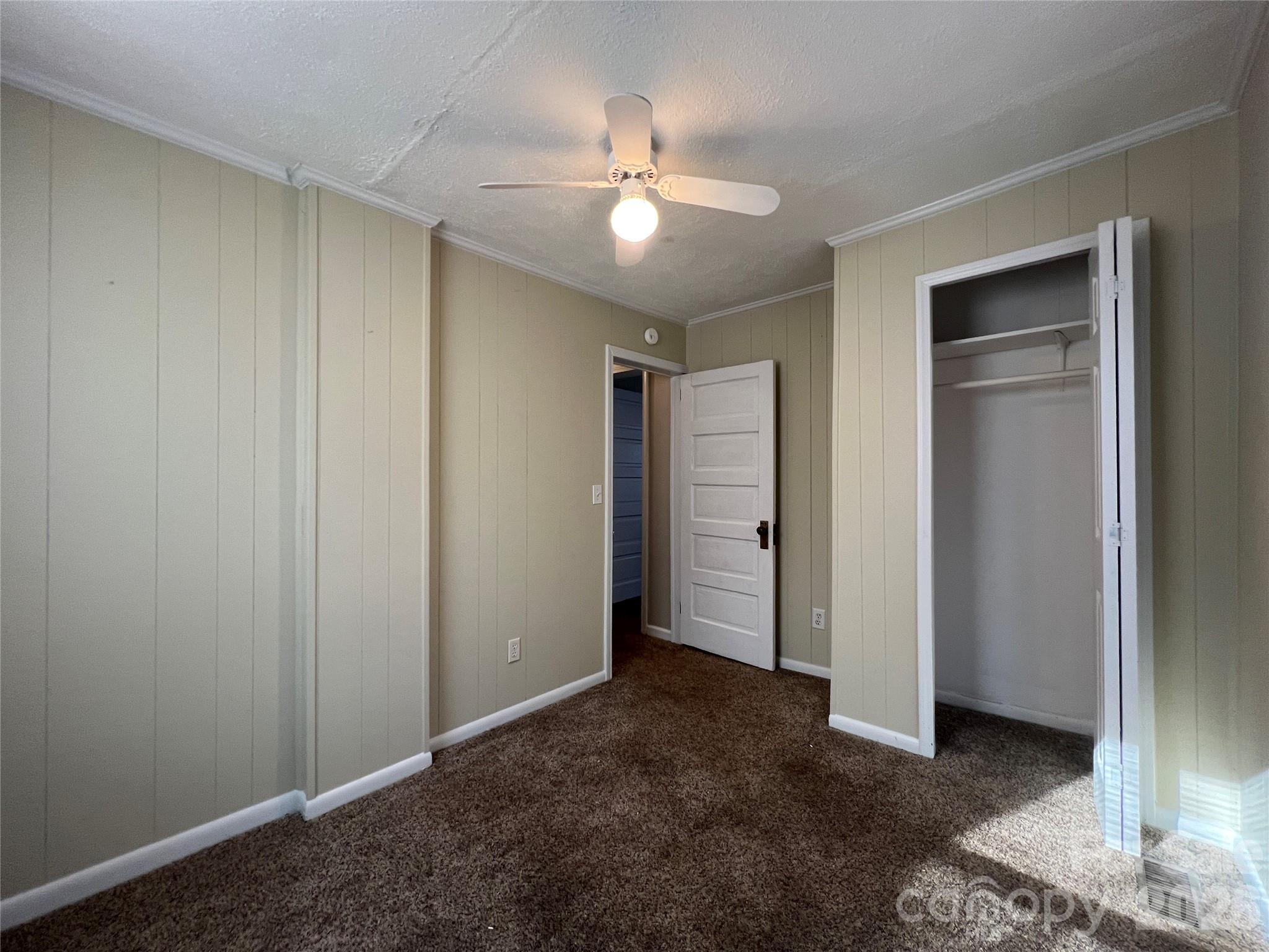 142 E Catawba Avenue — Mount Holly