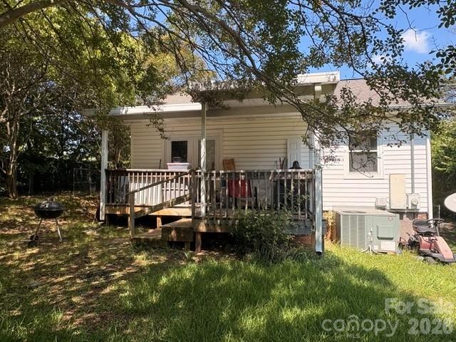 142 E Catawba Avenue — Mount Holly