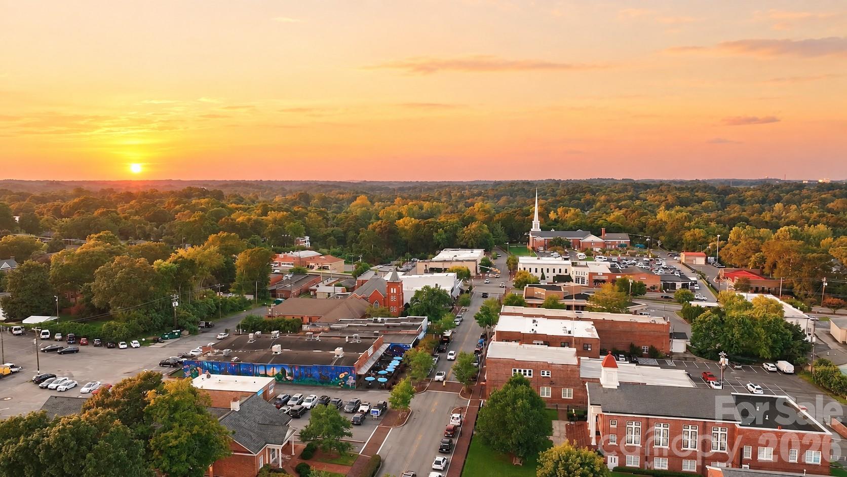 142 E Catawba Avenue — Mount Holly