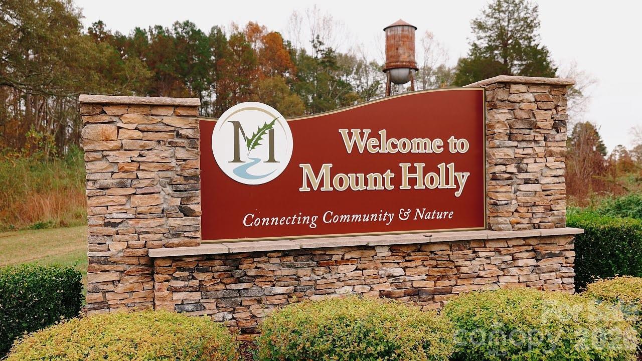 142 E Catawba Avenue — Mount Holly