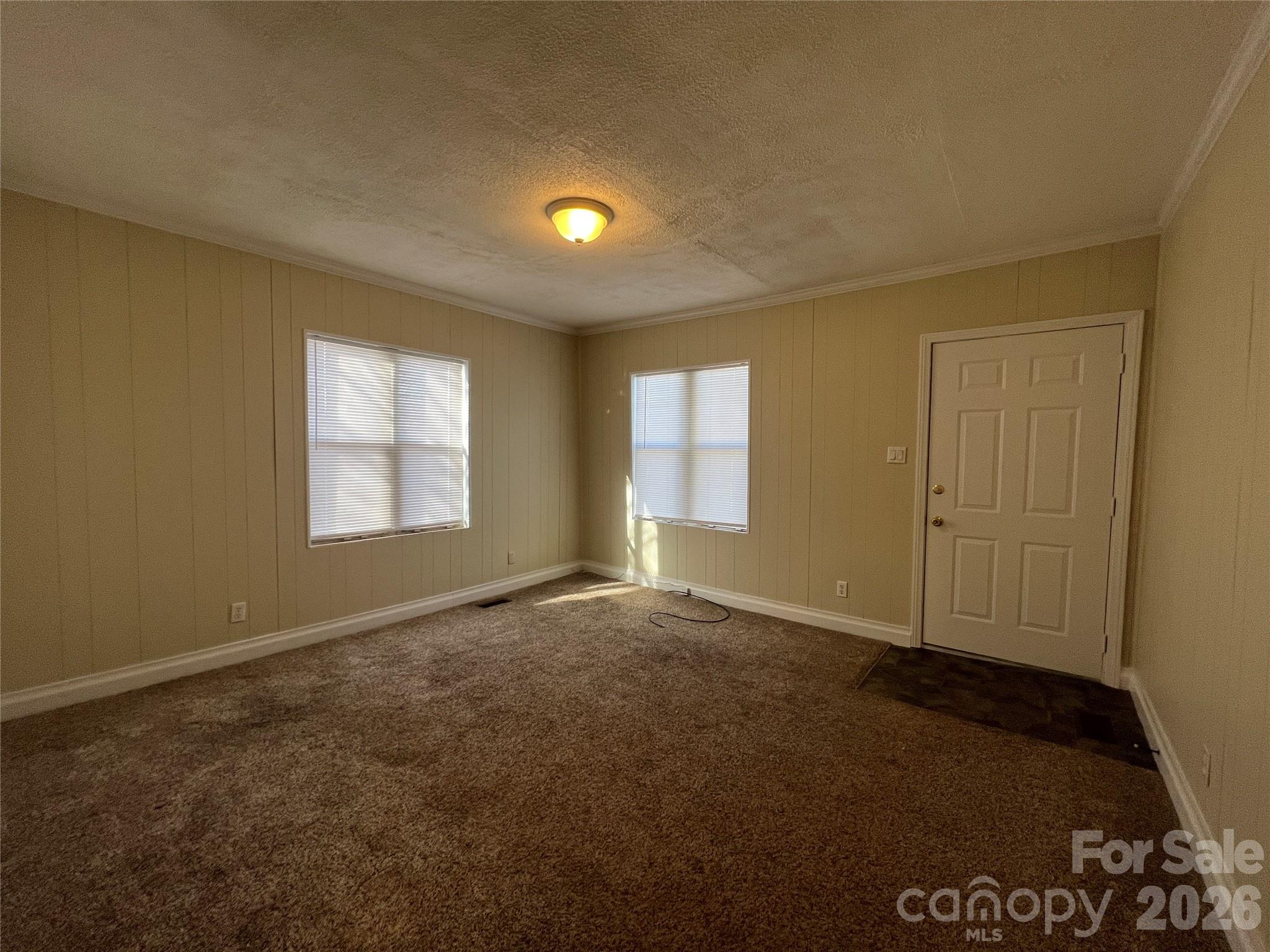 142 E Catawba Avenue — Mount Holly