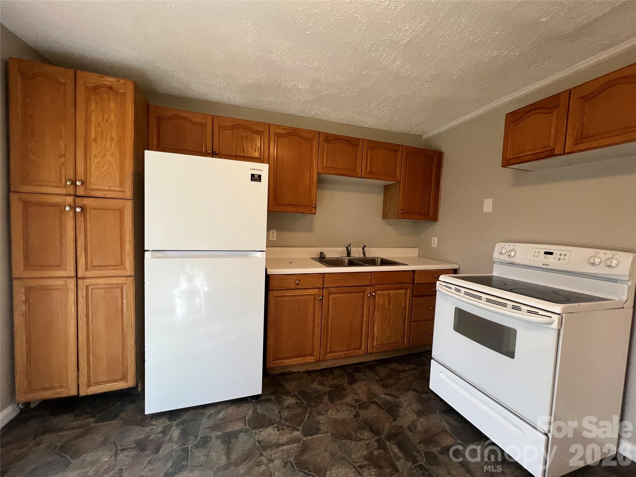 142 E Catawba Avenue — Mount Holly