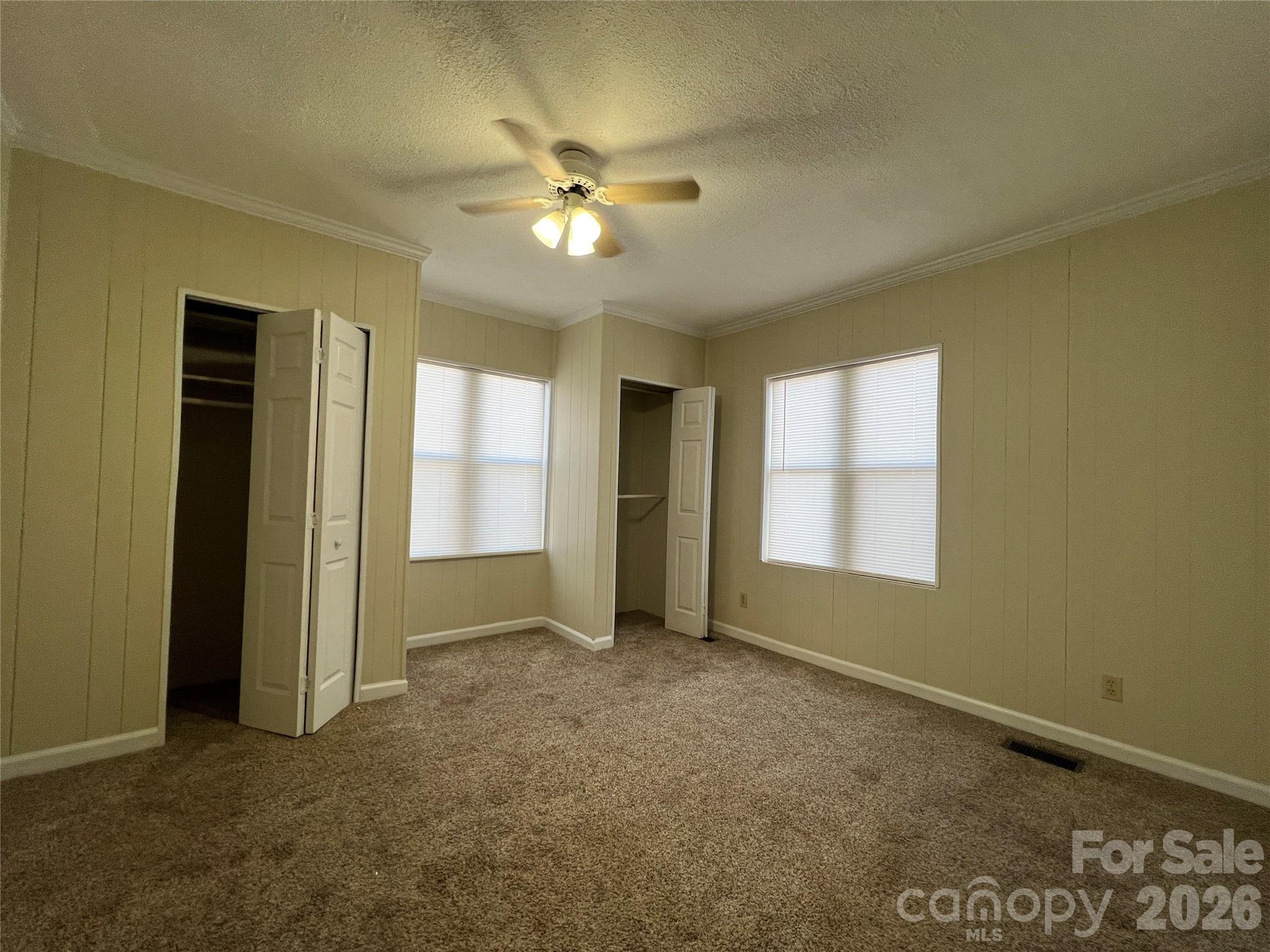 142 E Catawba Avenue — Mount Holly