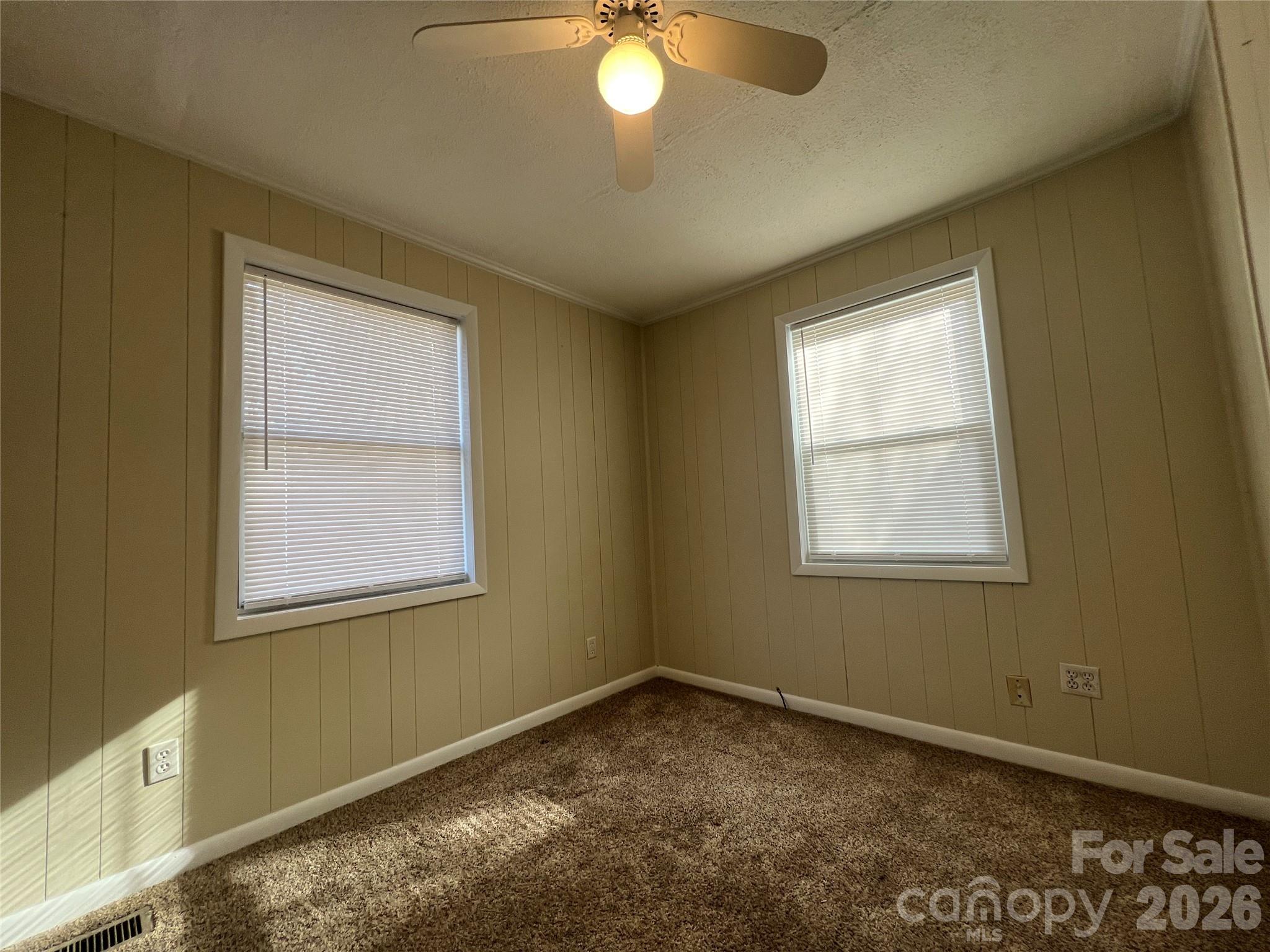 142 E Catawba Avenue — Mount Holly