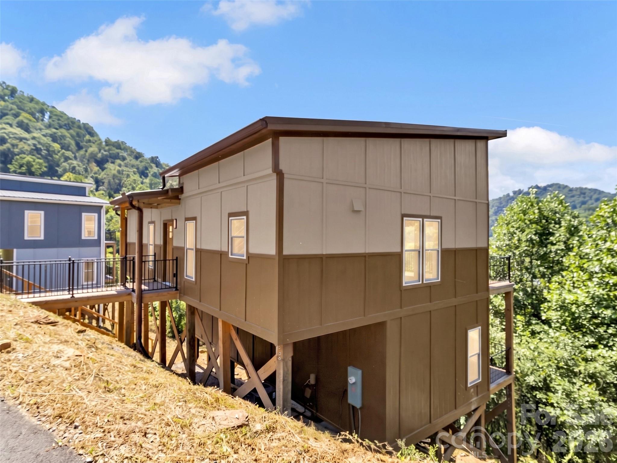 201 Kadire Drive — Waynesville