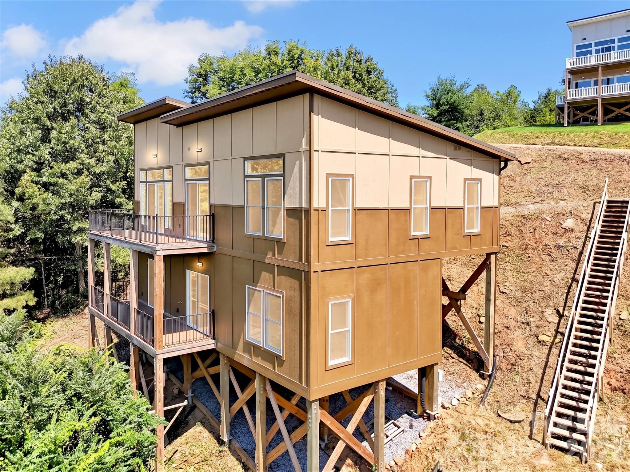 201 Kadire Drive — Waynesville