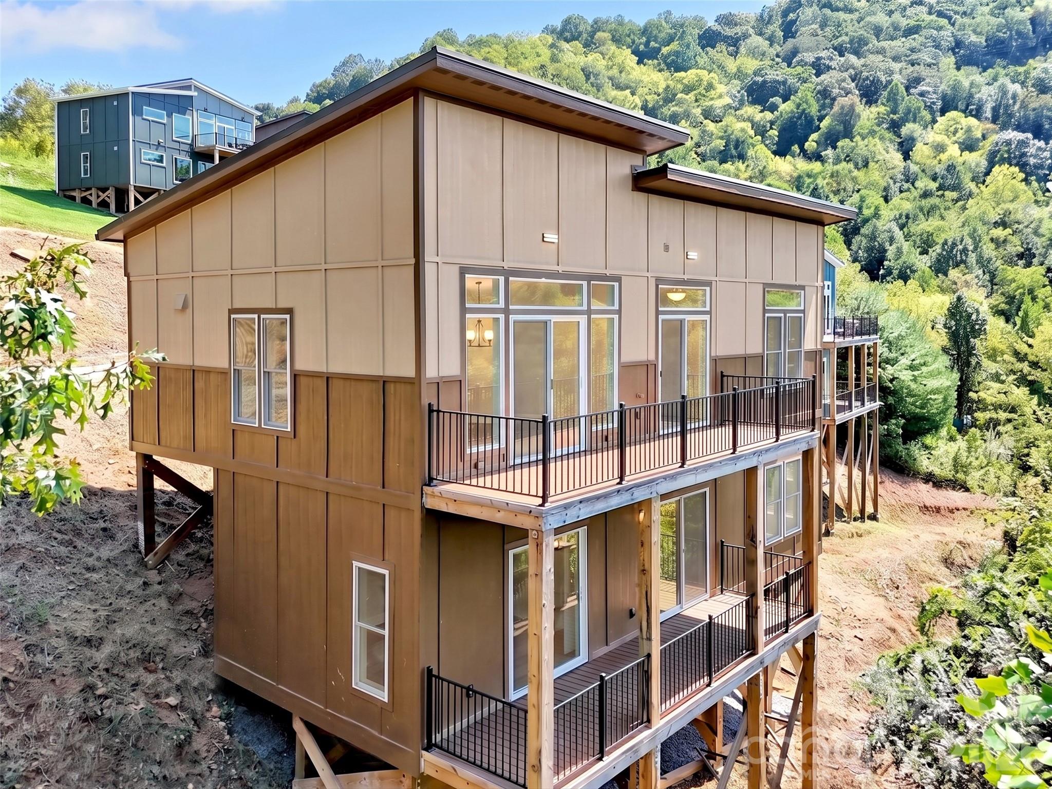 201 Kadire Drive — Waynesville