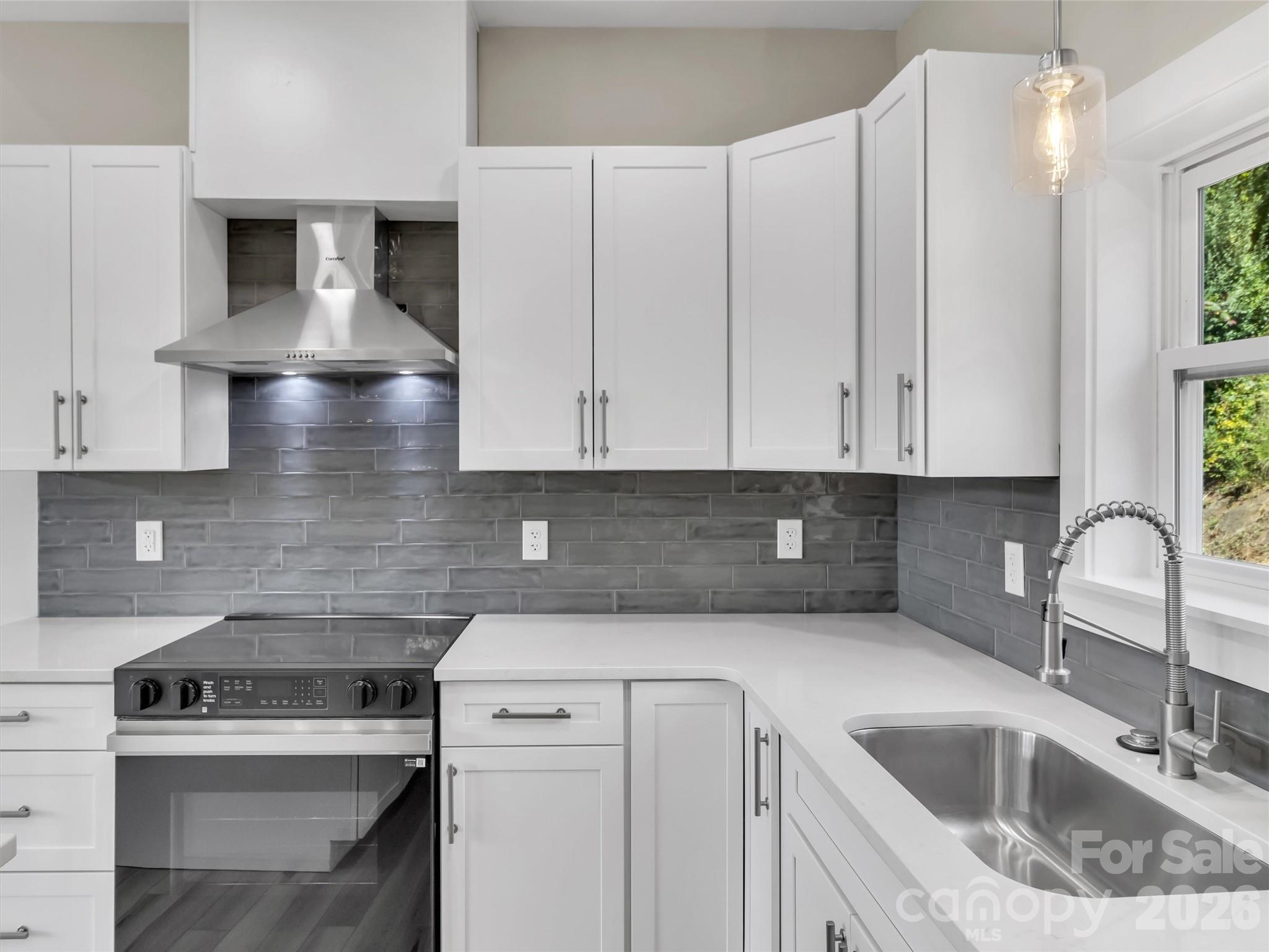 201 Kadire Drive — Waynesville