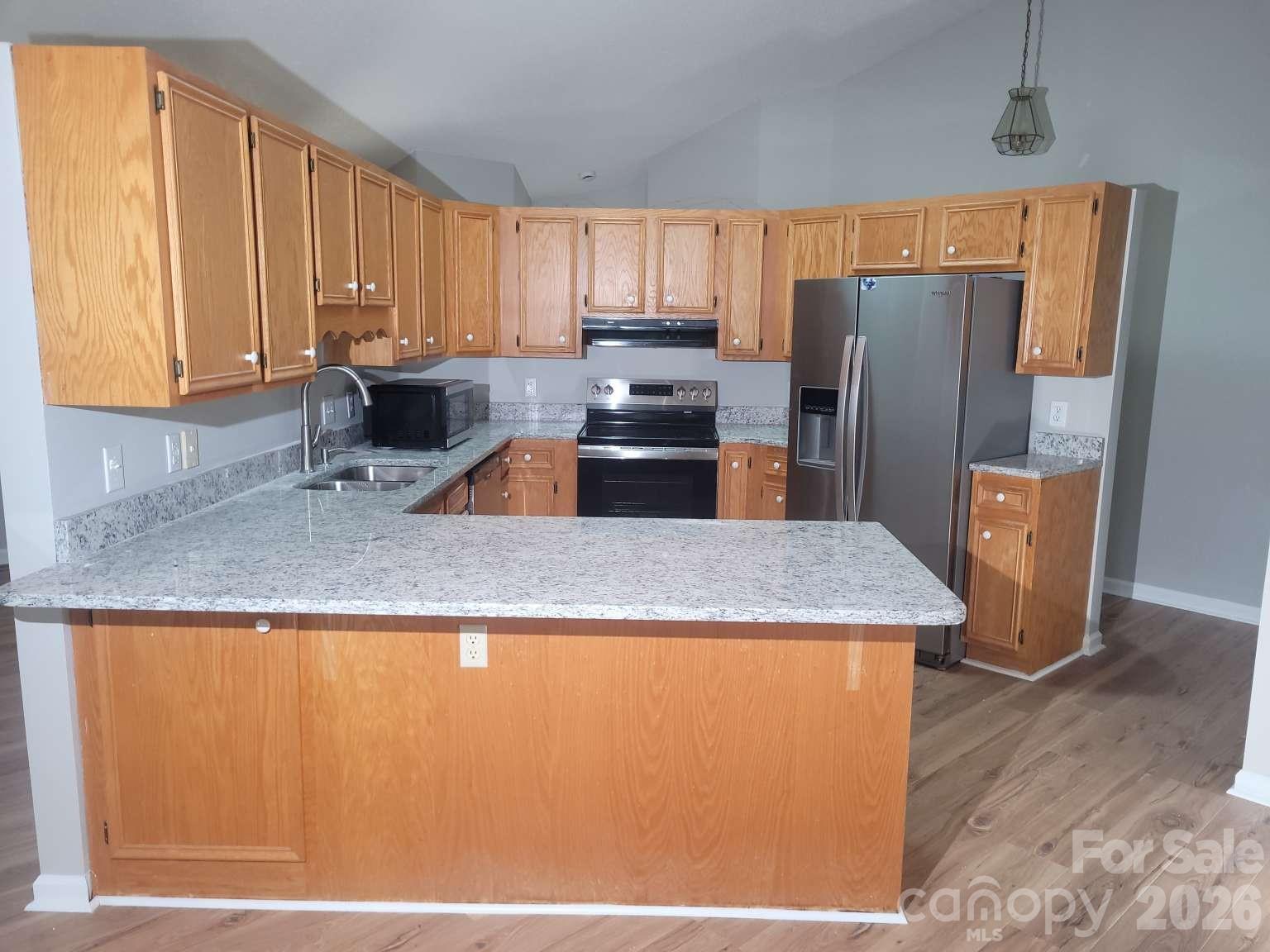 1275 Grady Lane — Hickory