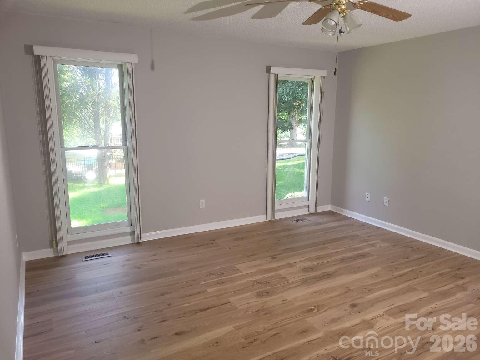 1275 Grady Lane — Hickory