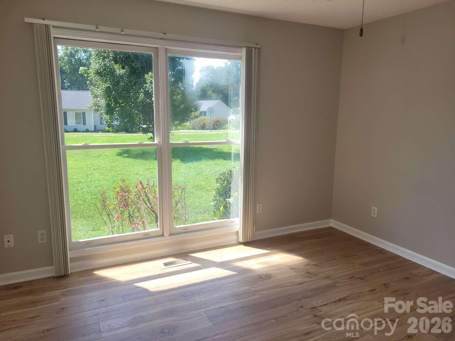 1275 Grady Lane — Hickory