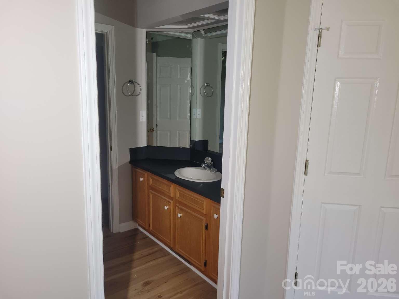 1275 Grady Lane — Hickory